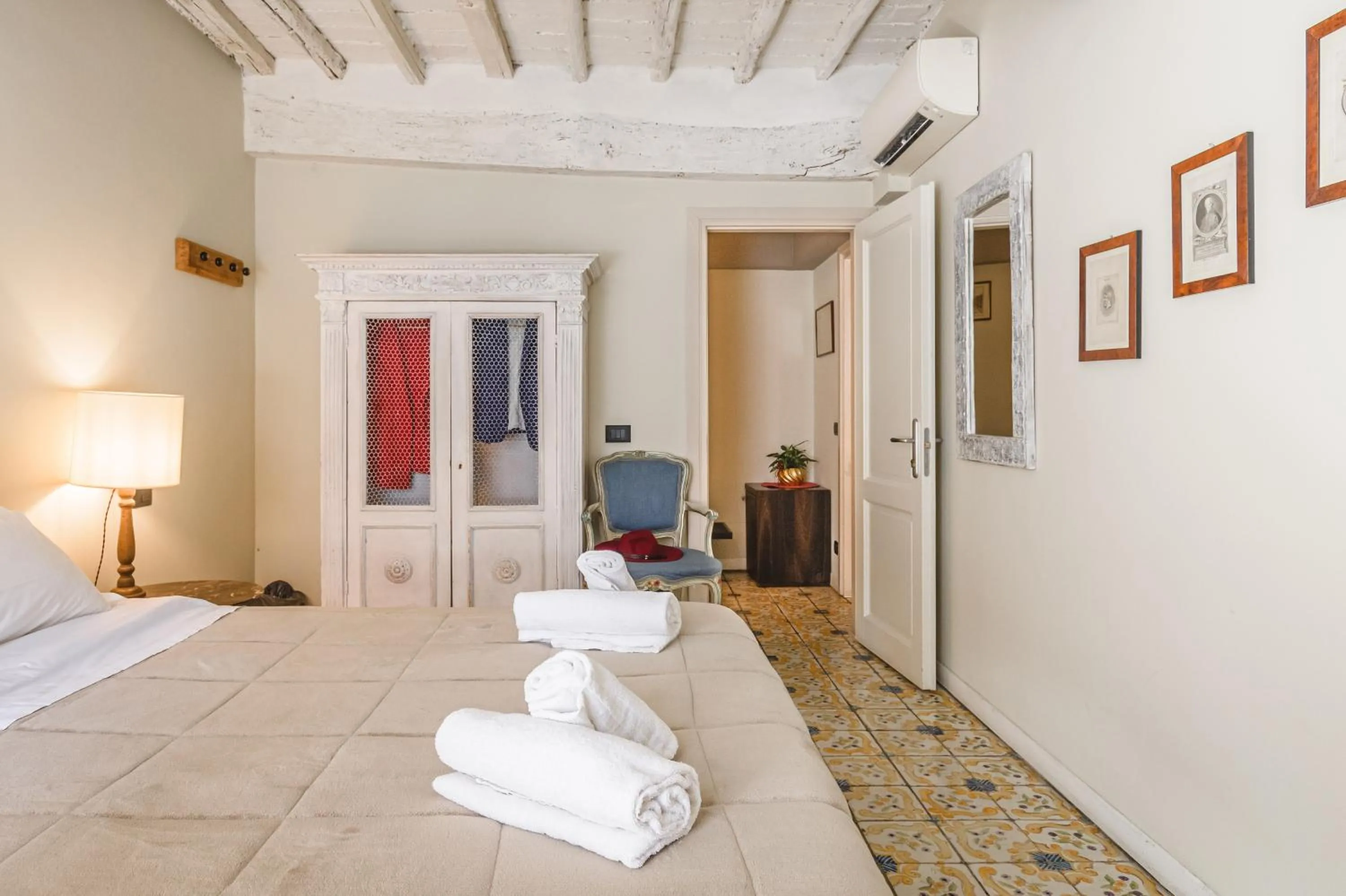 Photo of the whole room, Bed in Il Battistero Siena Residenza d'Epoca