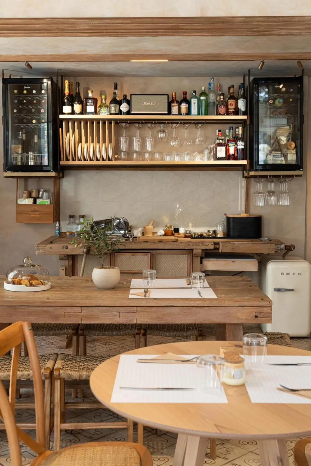 Restaurant/places to eat in Eramai