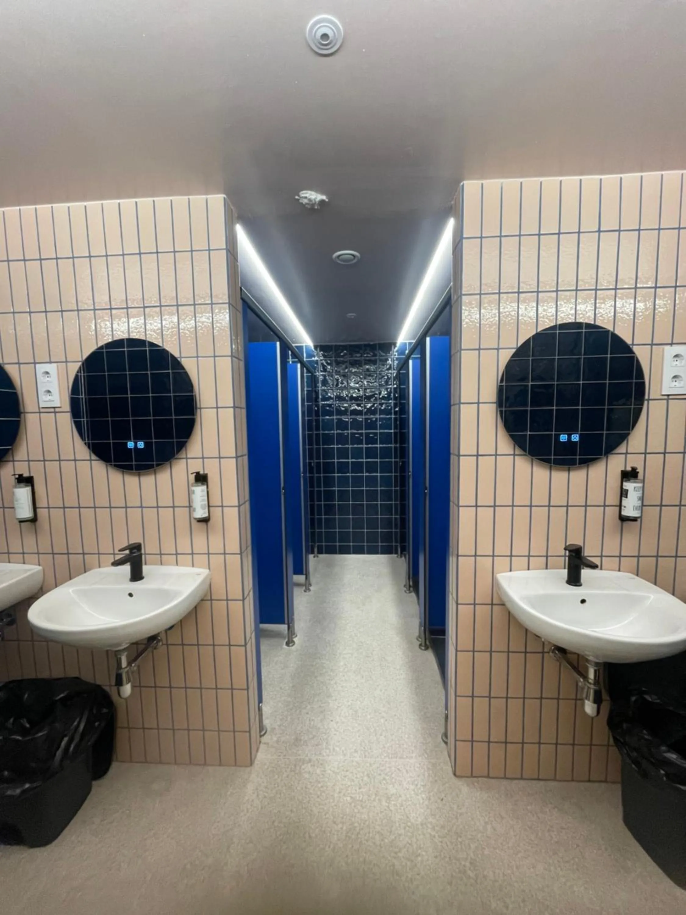 Toilet in Ideal Youth Hostel