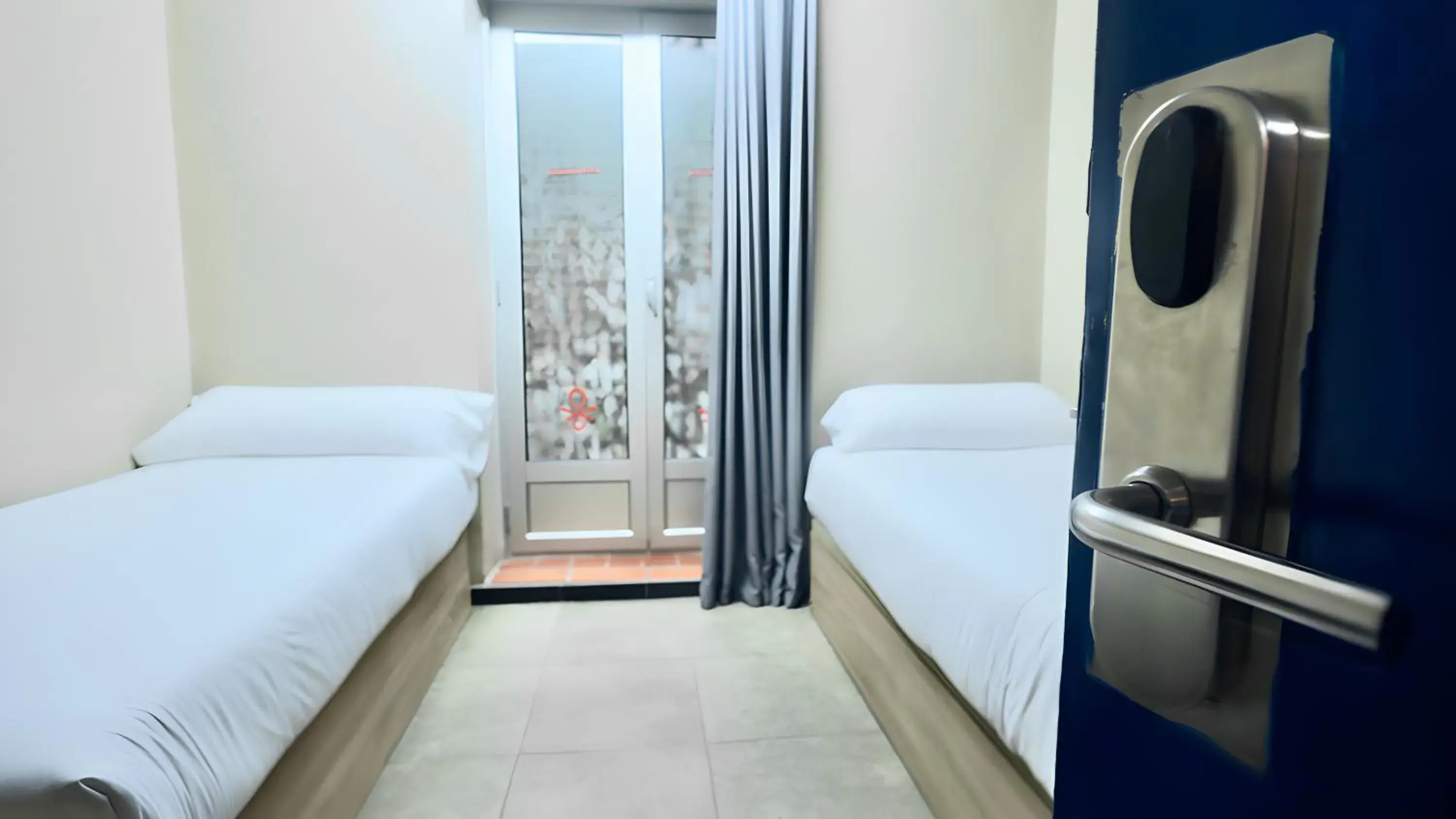 Standard Twin Room with Shared Bathroom in Ideal Youth Hostel Standard Twin Room with Shared Bathroom in Ideal Youth Hostel