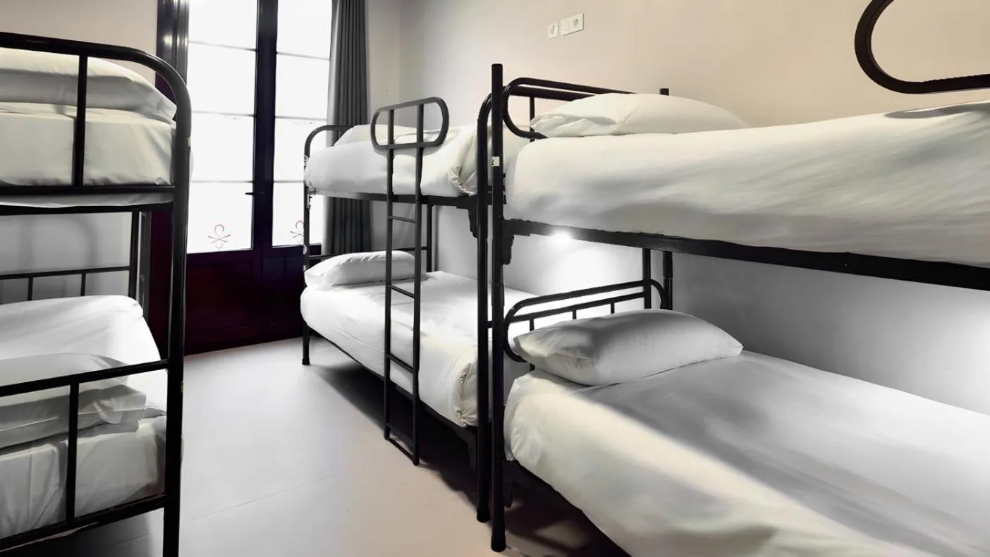 Quadruple Room with Private Bathroom in Ideal Youth Hostel
