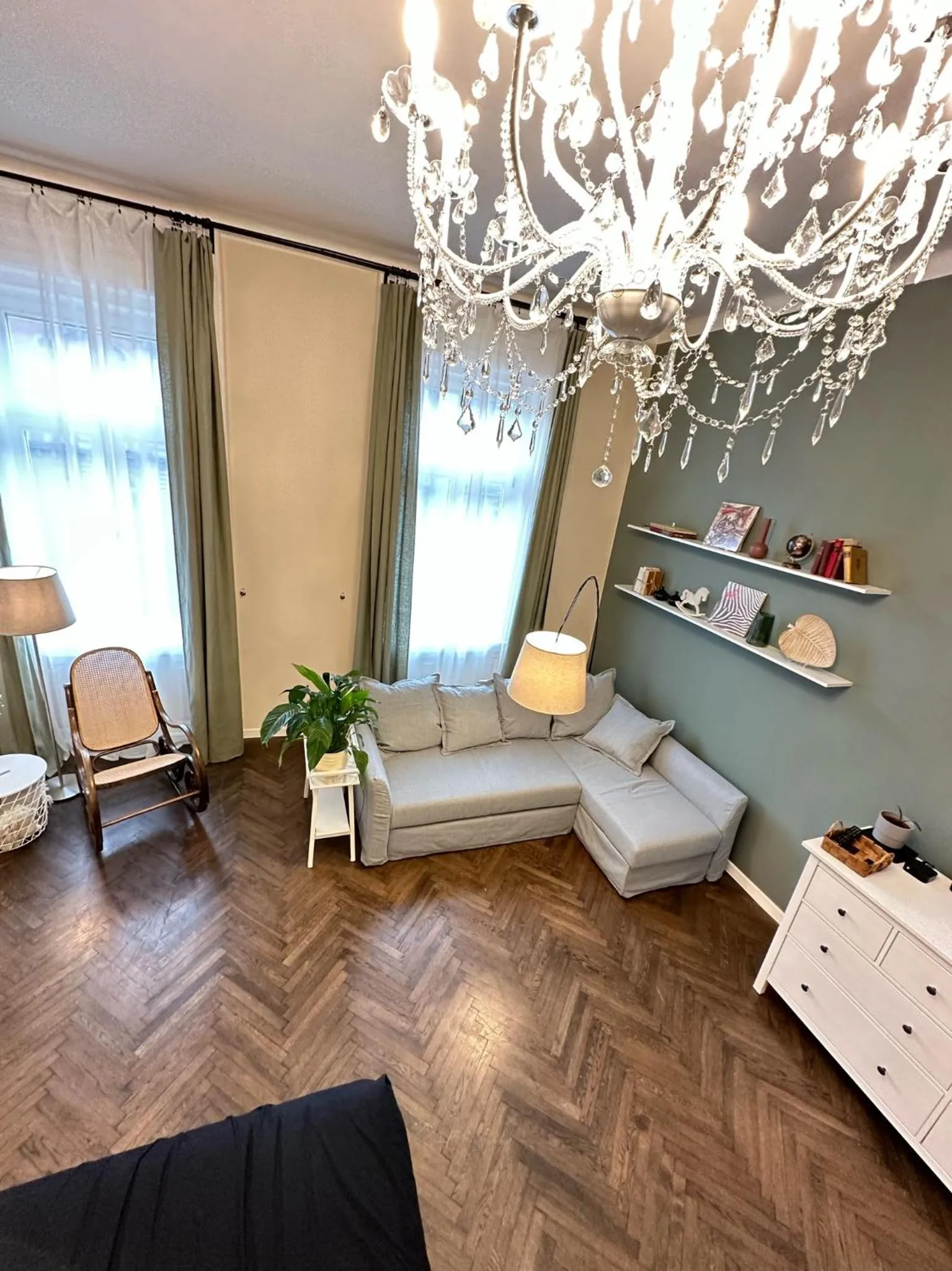 Bedroom in The Spot with Green Chair - cozy space near Danube