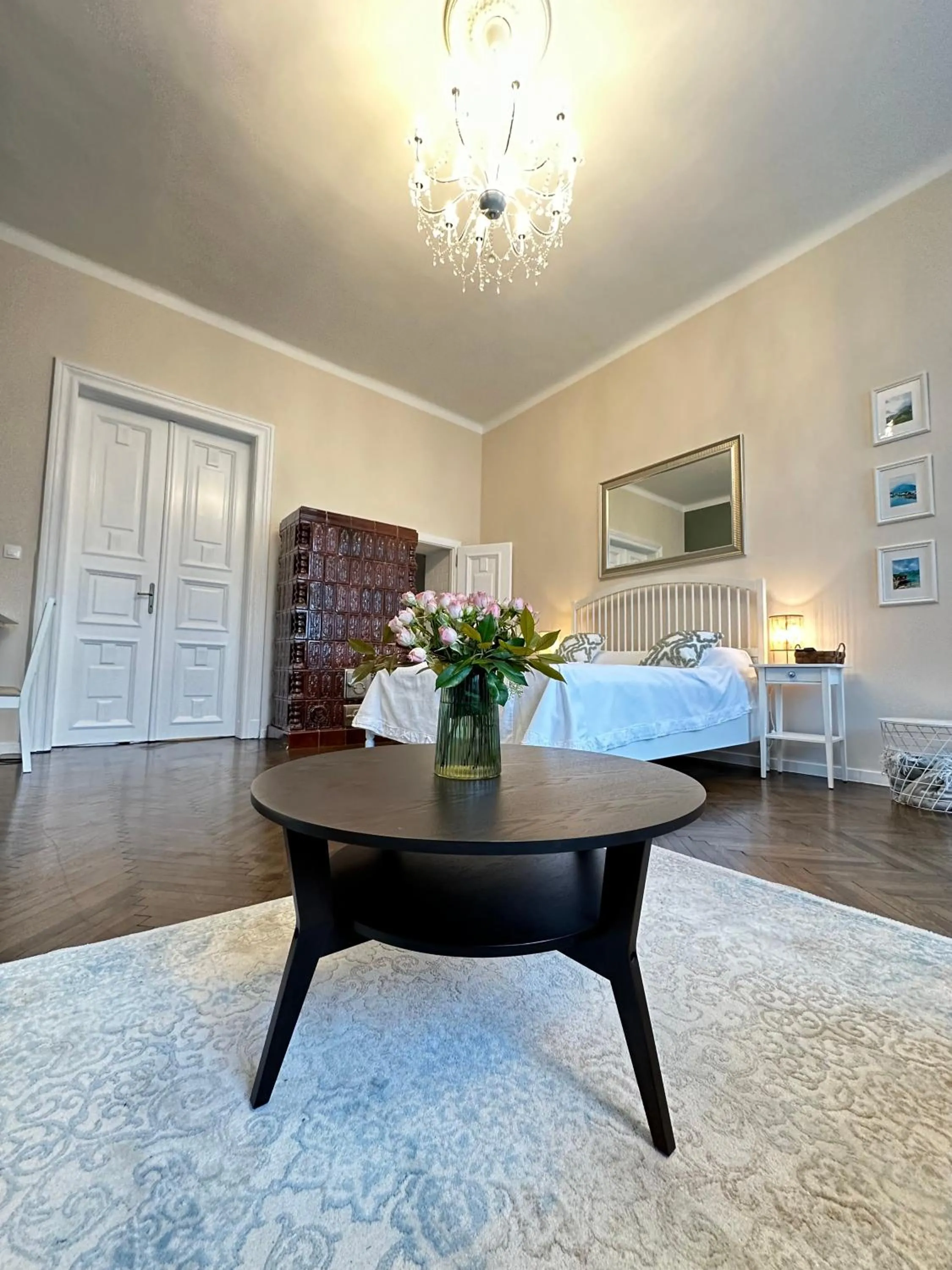 Bedroom in The Spot with Green Chair - cozy space near Danube