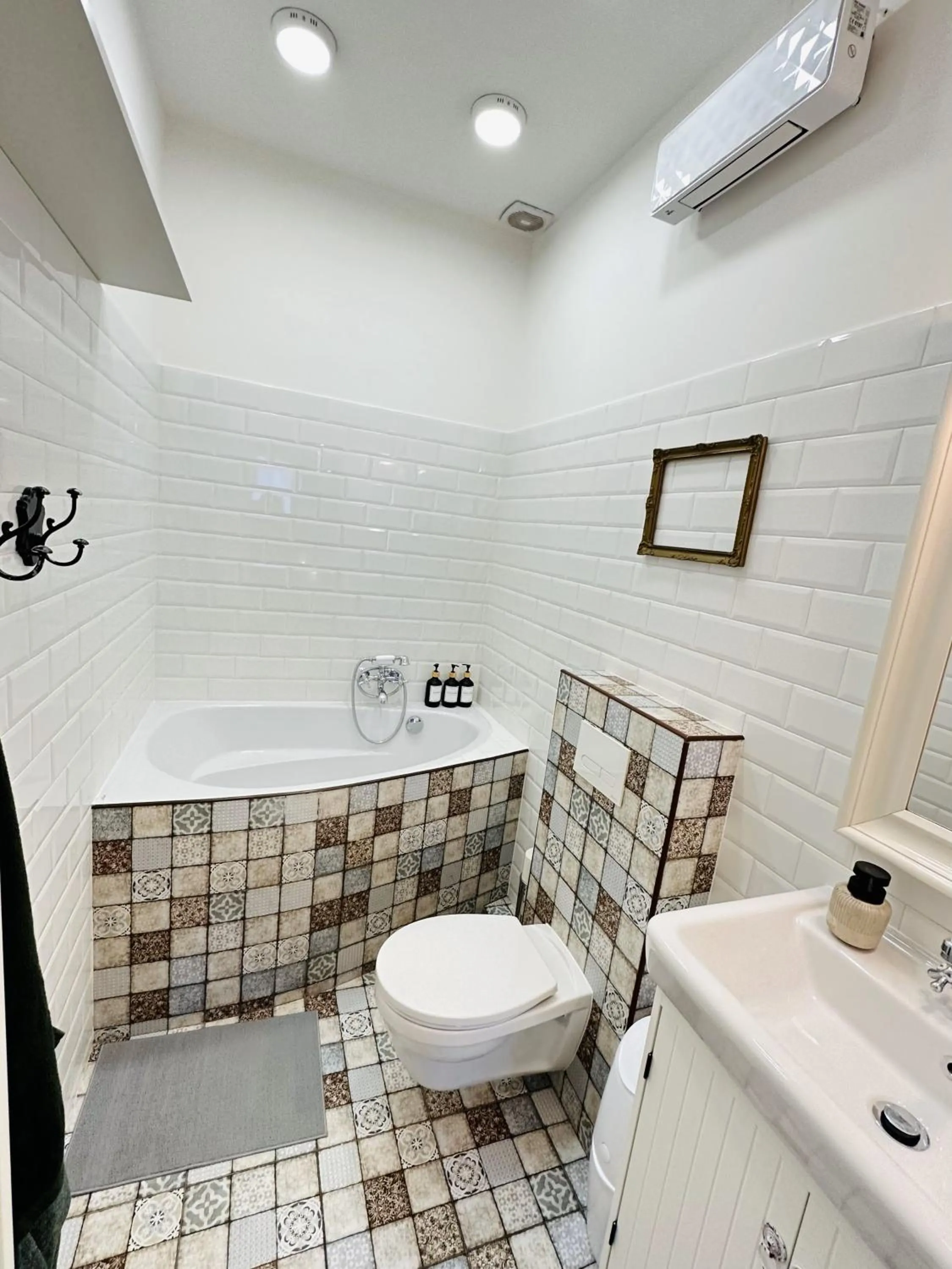 Toilet in The Spot with Green Chair - cozy space near Danube