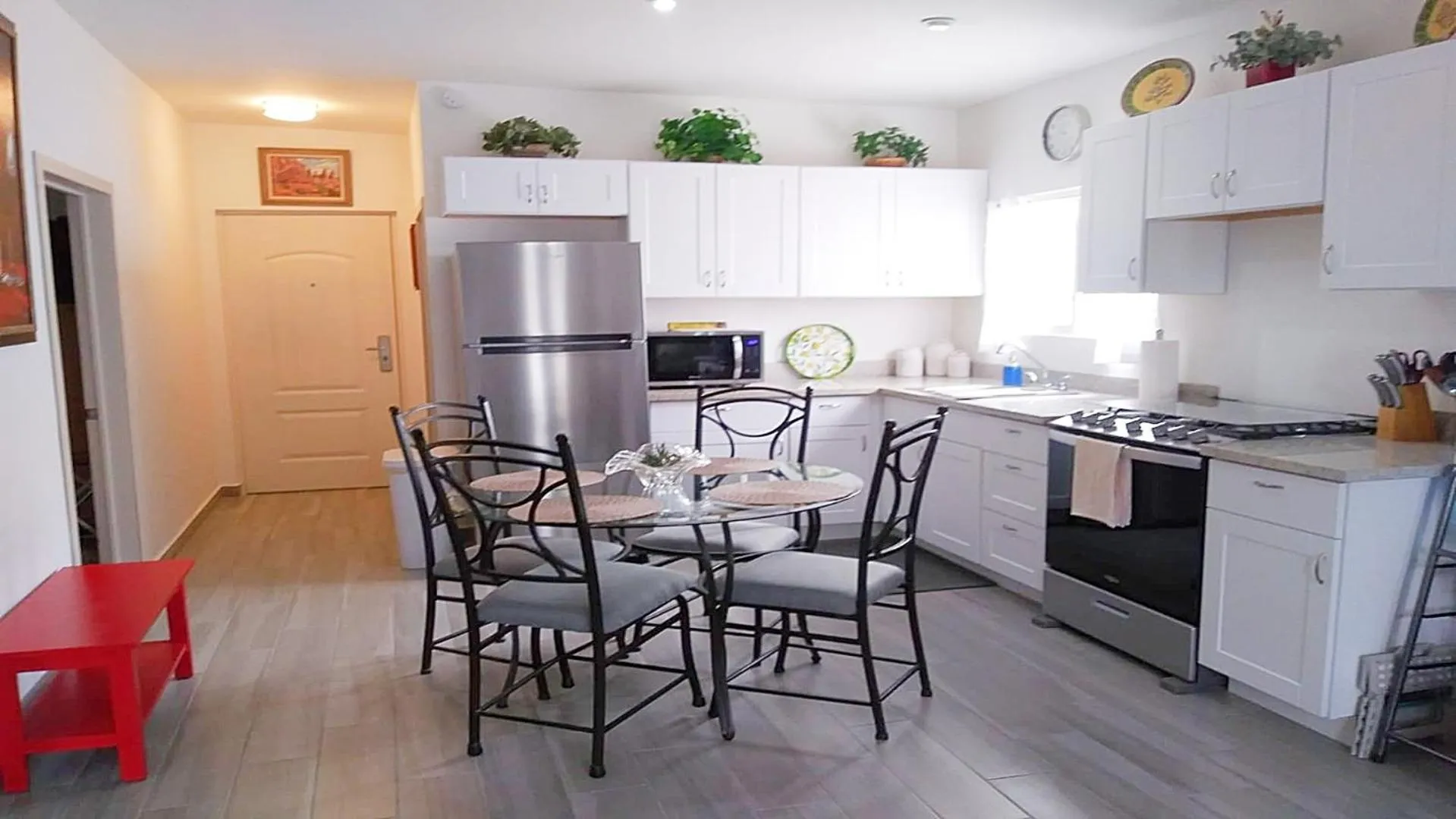 Seating area in Brand New Sedona House by Kivoya
