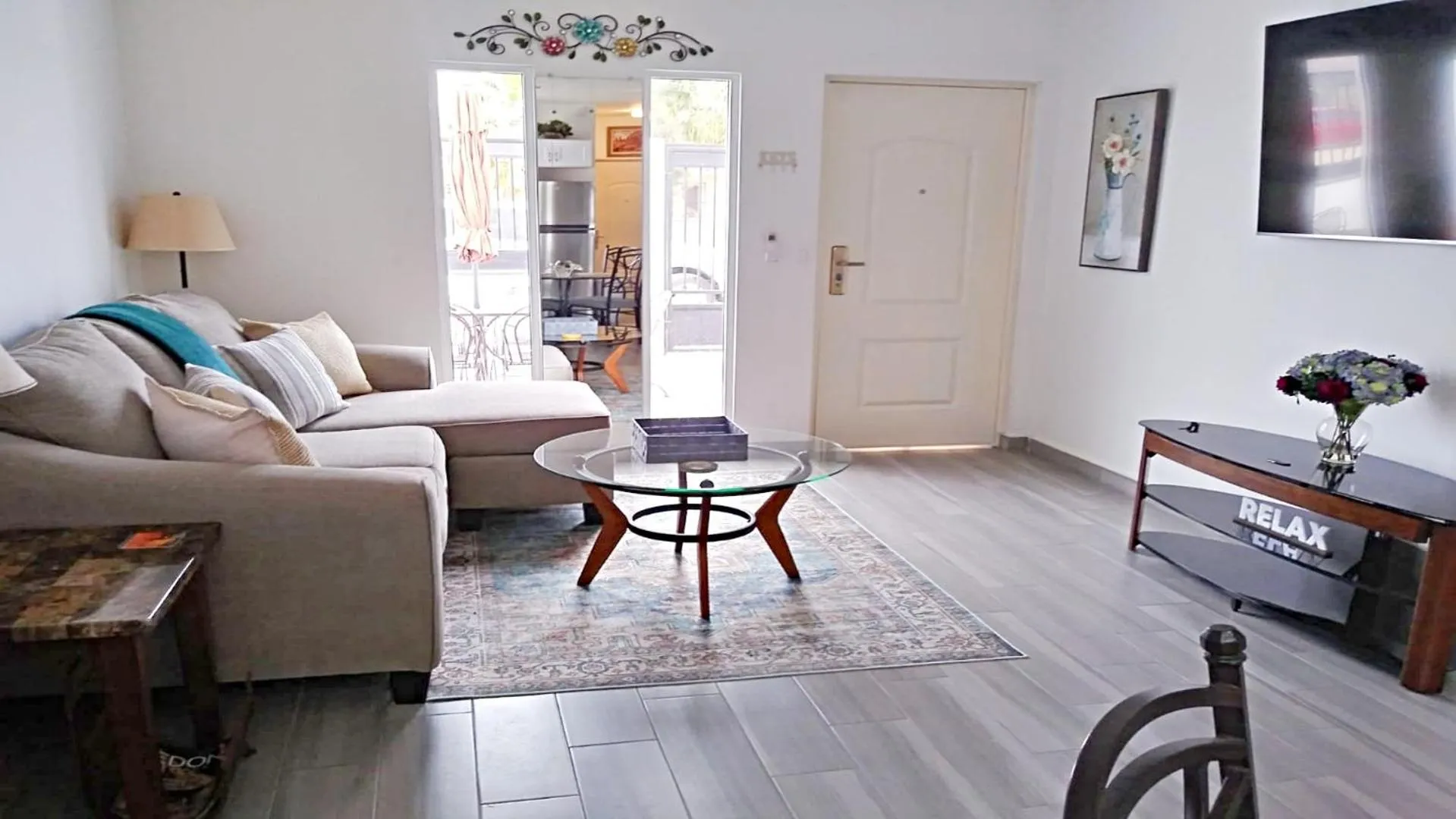 Living room in Brand New Sedona House by Kivoya