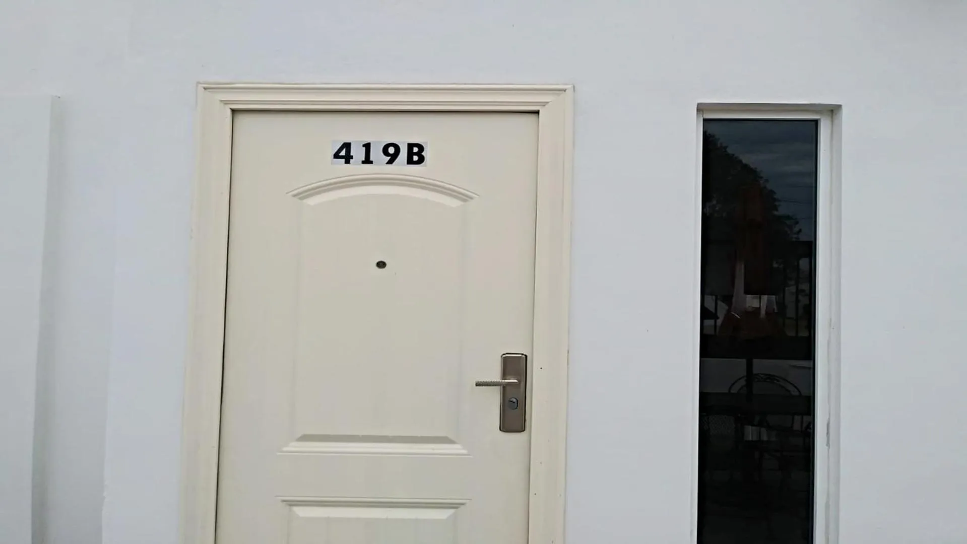 Facade/entrance in Brand New Sedona House by Kivoya