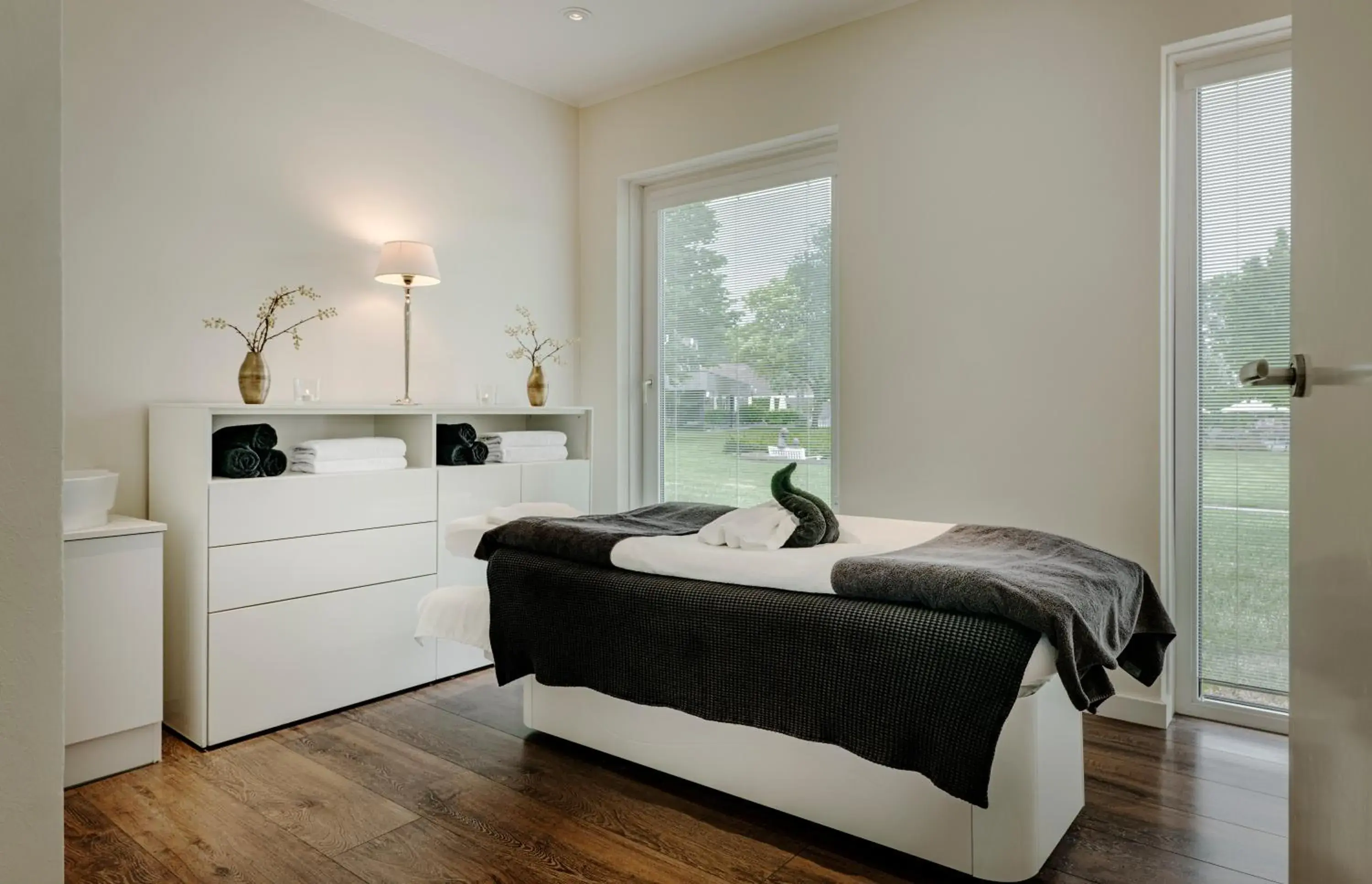 Massage, Bed in Fletcher Parkhotel De Wiemsel Massage, Bed in Fletcher Parkhotel De Wiemsel