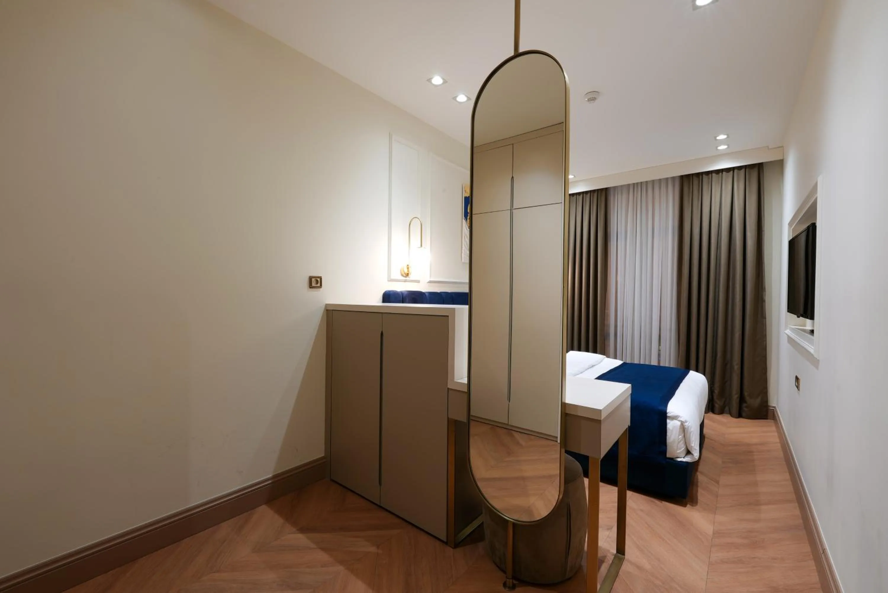 TV and multimedia, Bed in Taksim Bosphorus Hotel