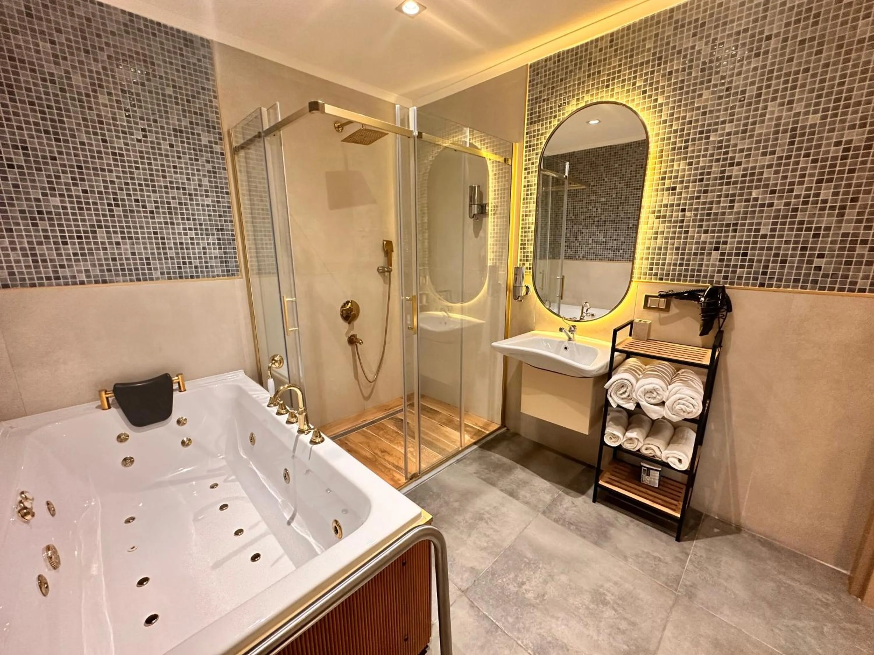 Shower in Taksim Bosphorus Hotel