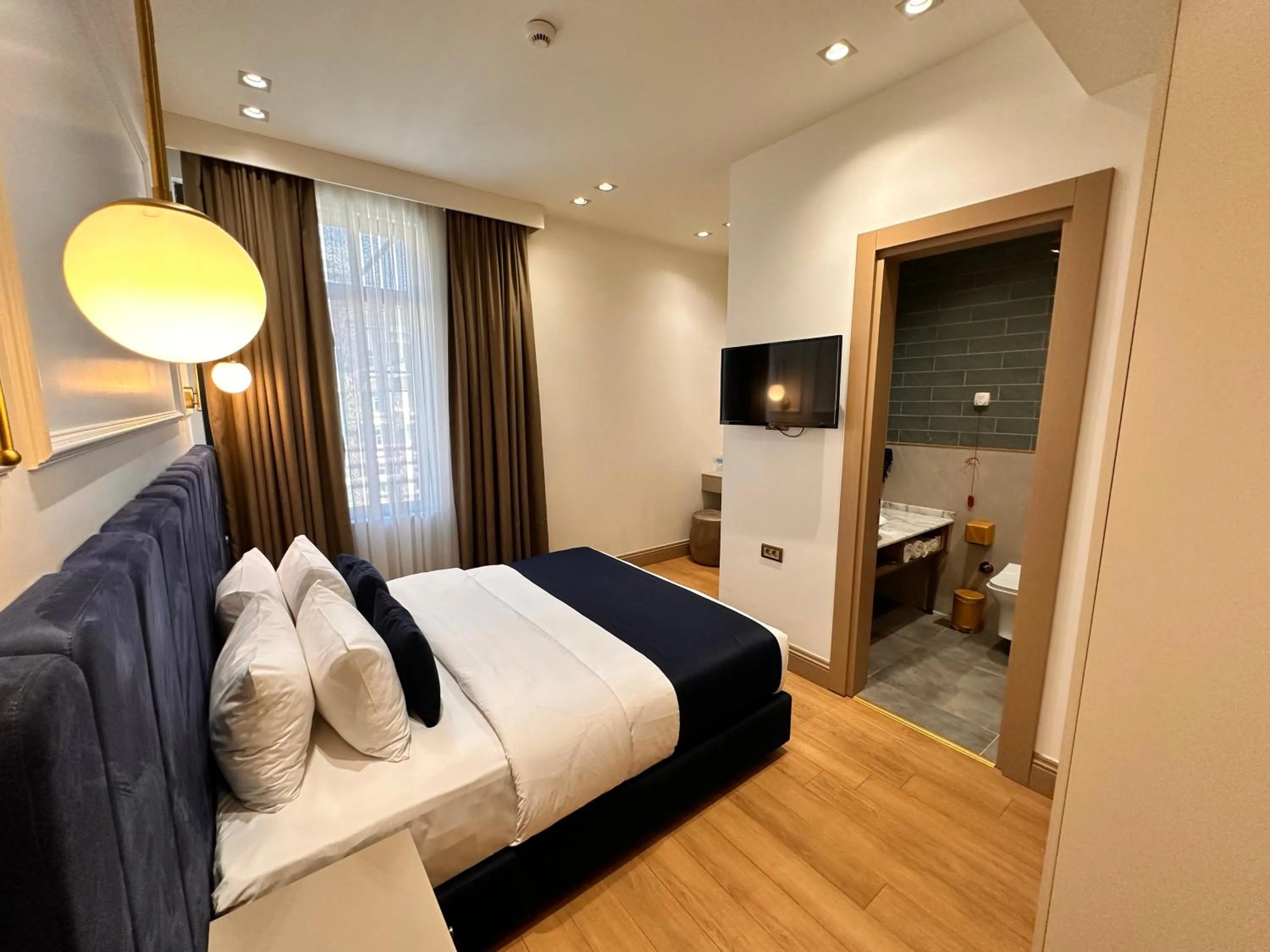 Bed in Taksim Bosphorus Hotel