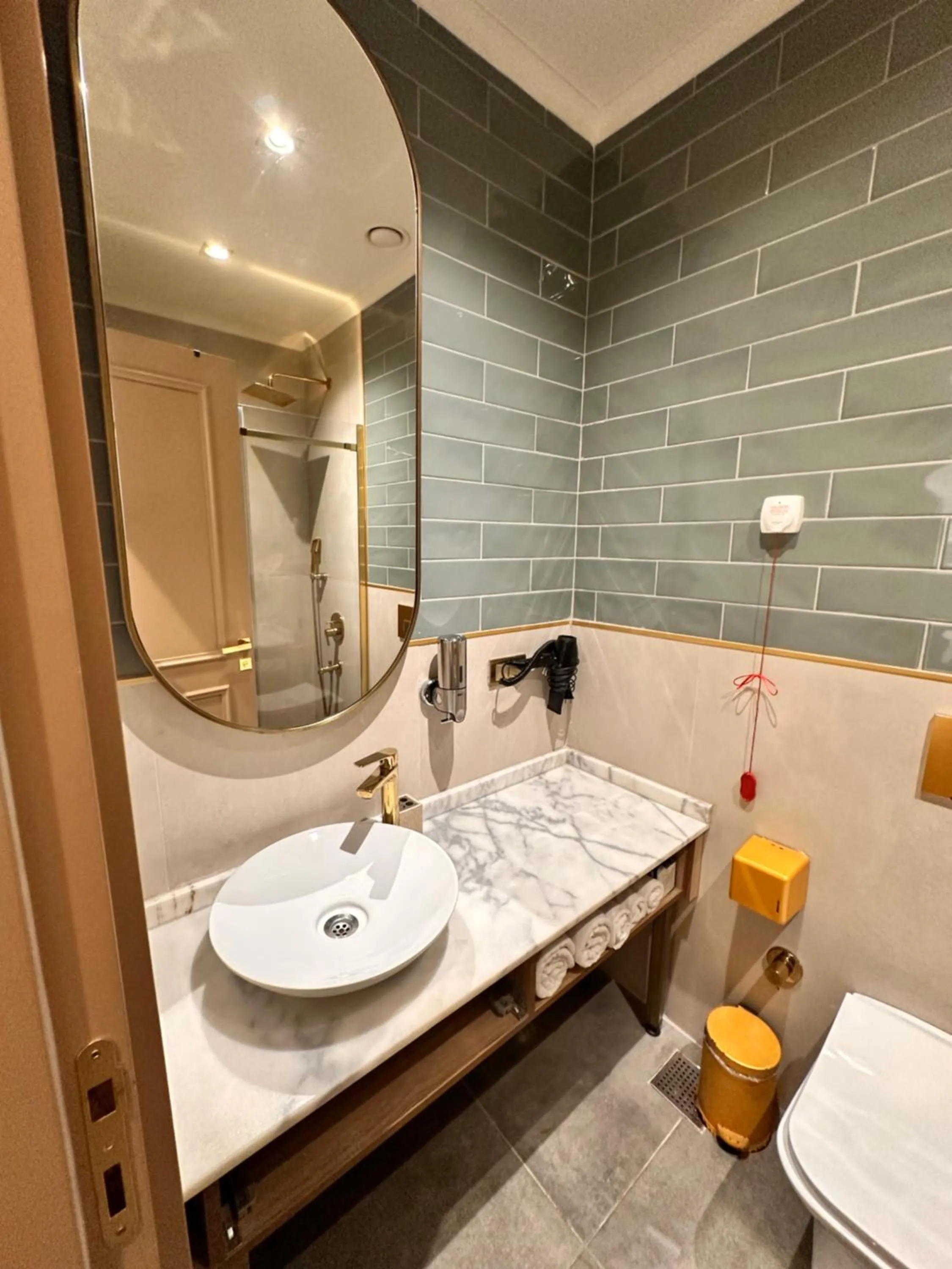 Shower in Taksim Bosphorus Hotel