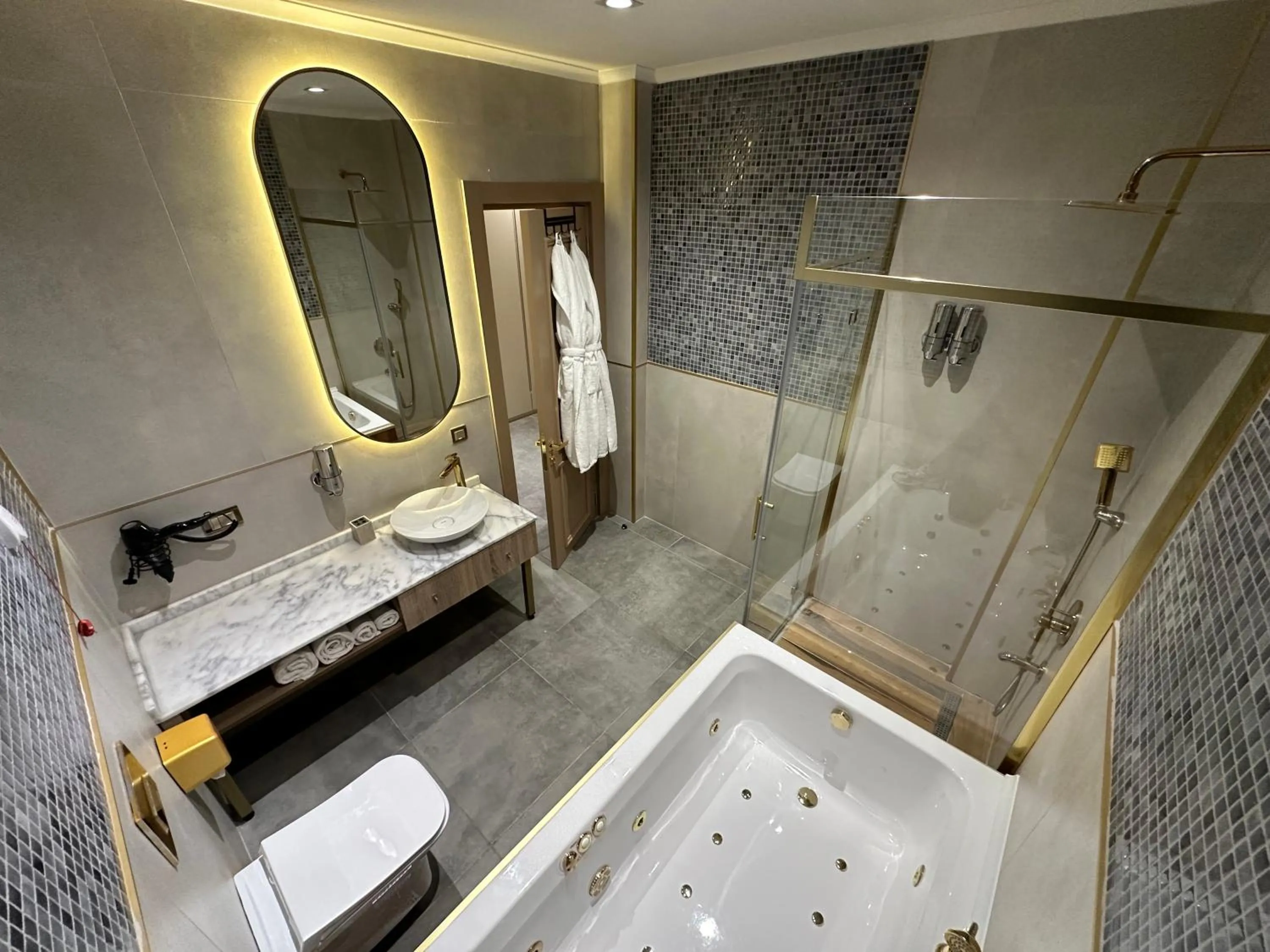 Shower in Taksim Bosphorus Hotel