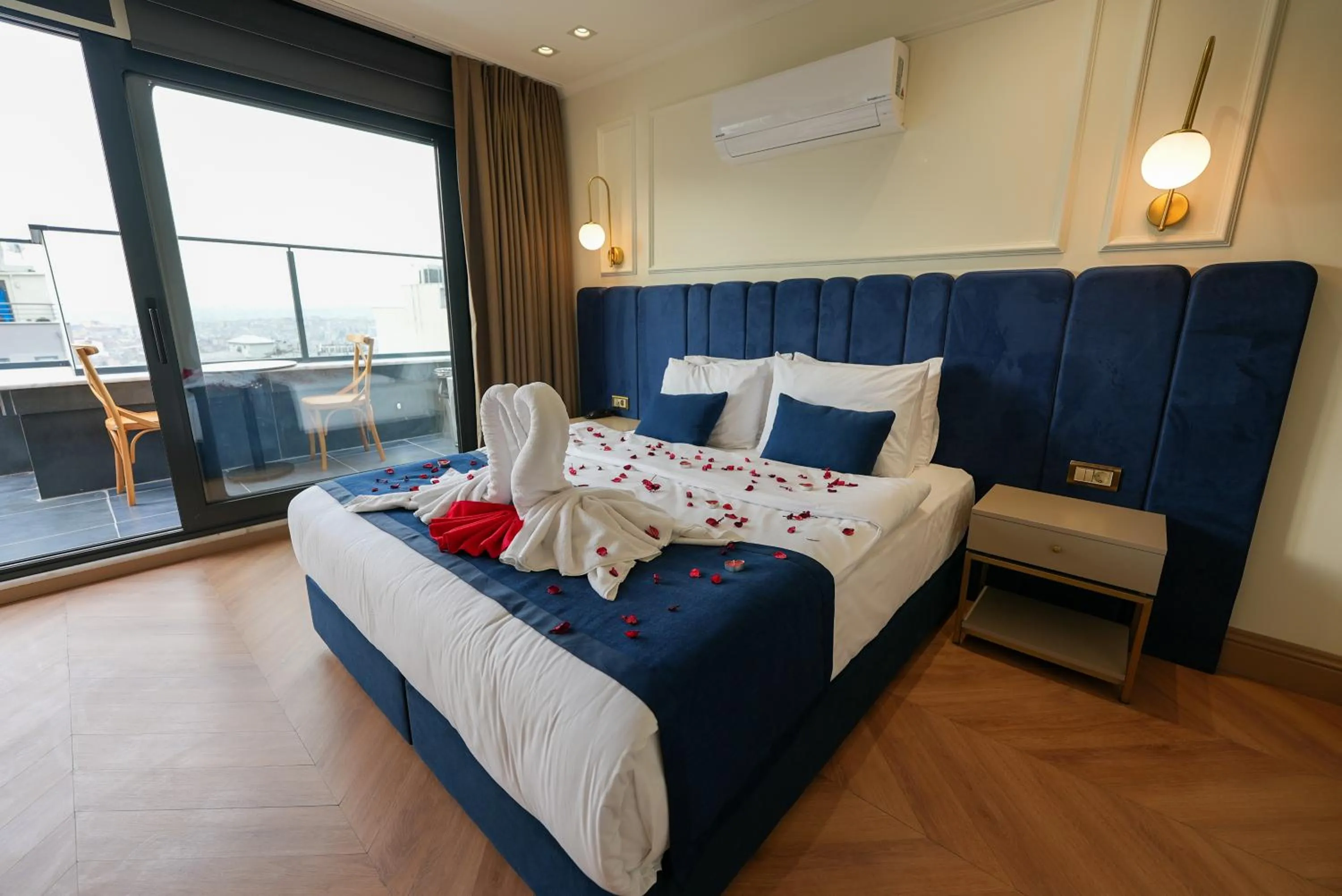 Patio, Bed in Taksim Bosphorus Hotel