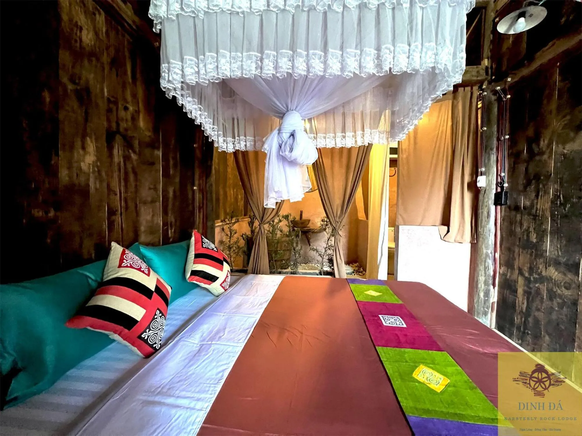 Shower, Bed in Dinh Đá H'Mông - Karsterly Rock Lodge