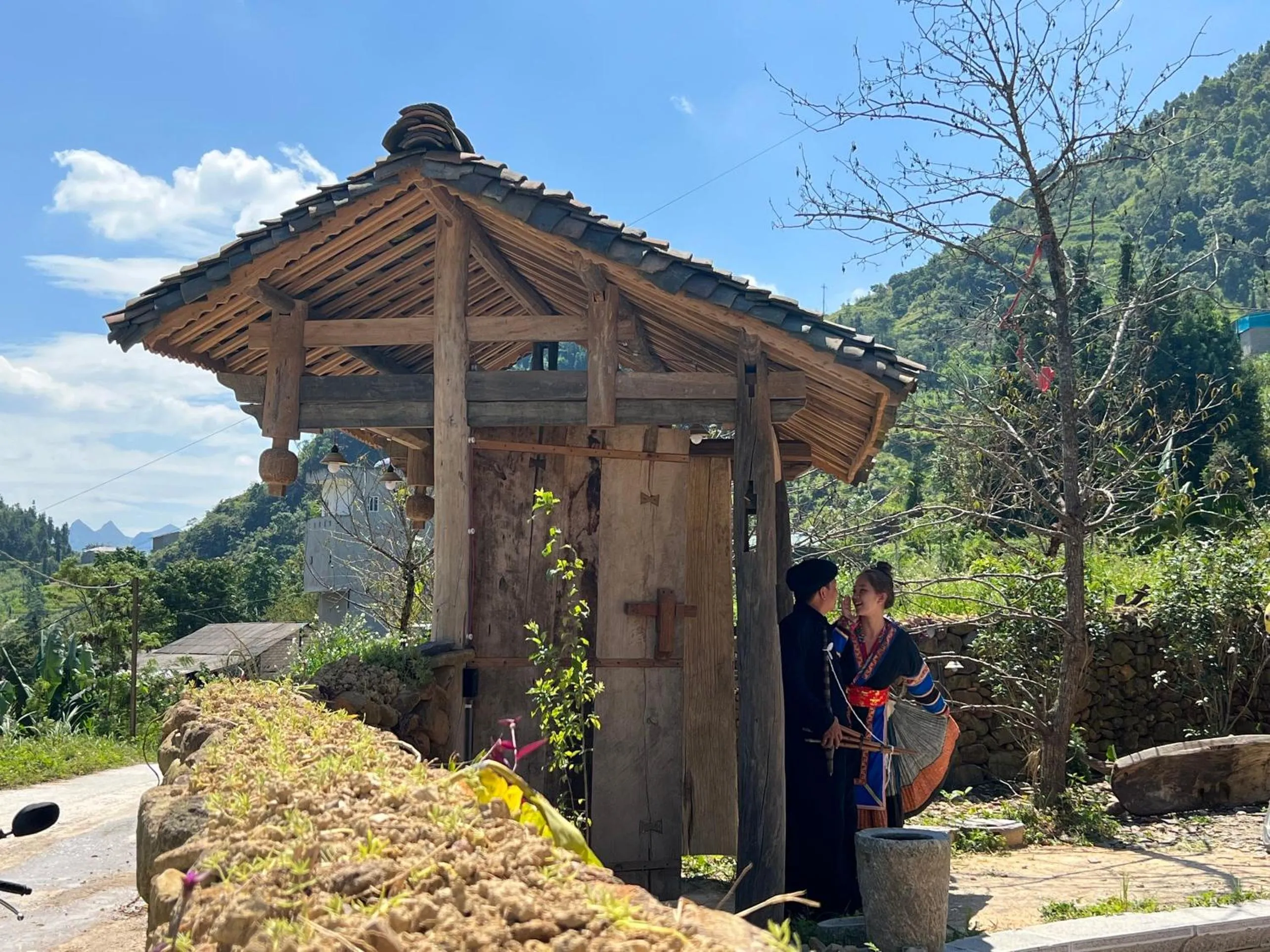 People in Dinh Đá H'Mông - Karsterly Rock Lodge