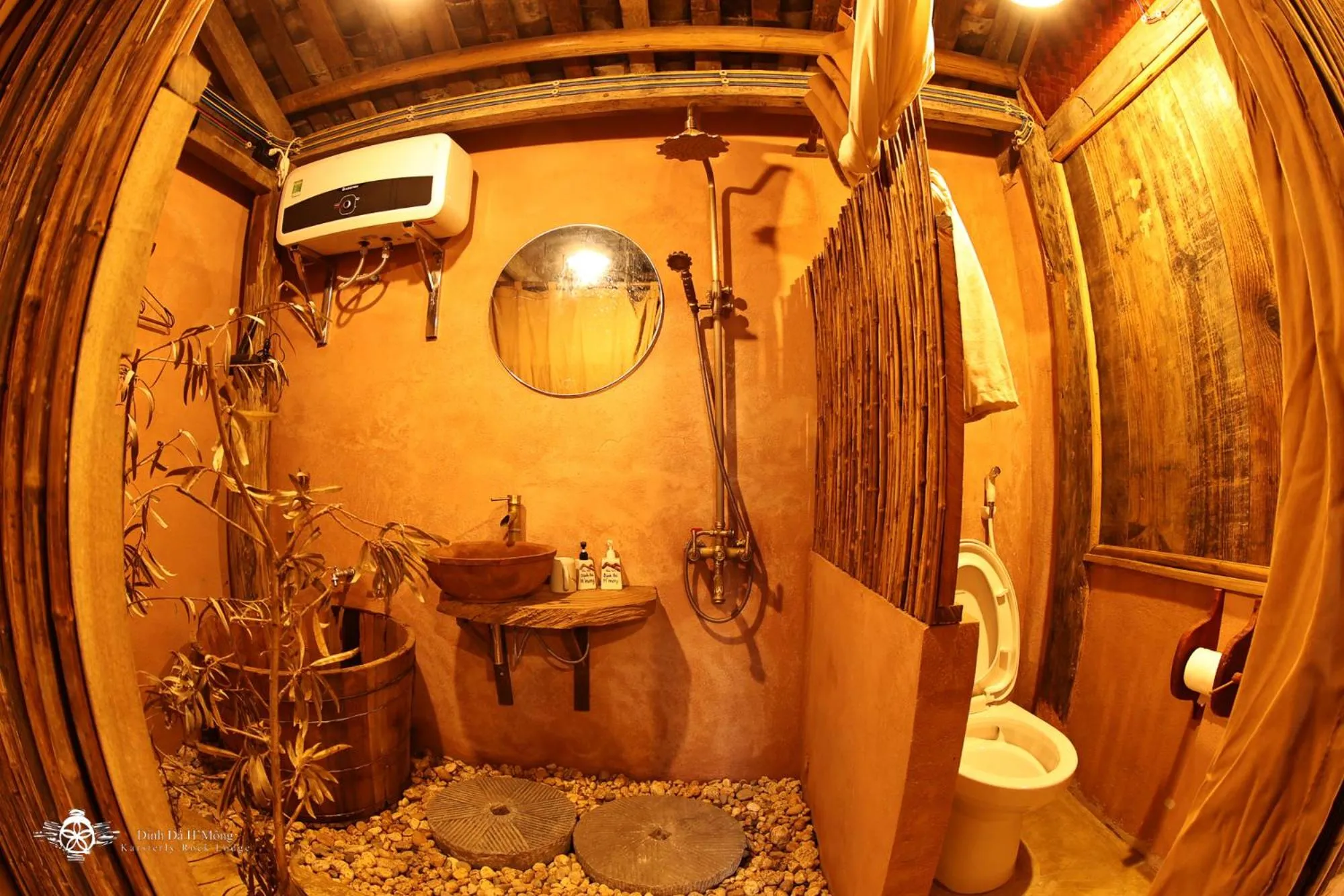 Shower in Dinh Đá H'Mông - Karsterly Rock Lodge