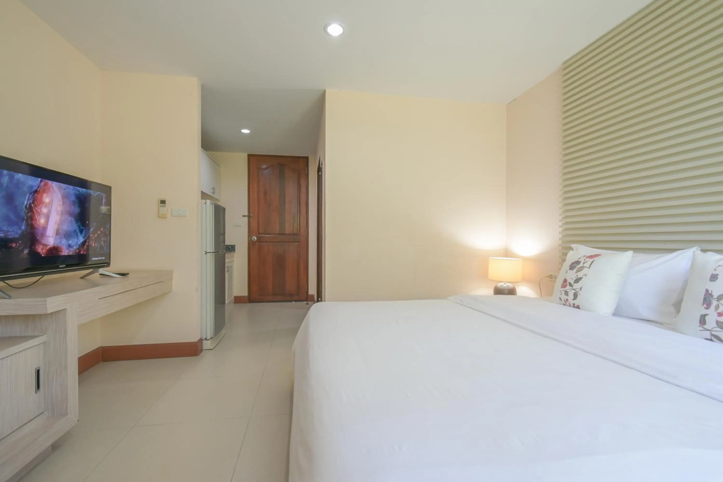 Bed in Shamrock Hotel Pattaya