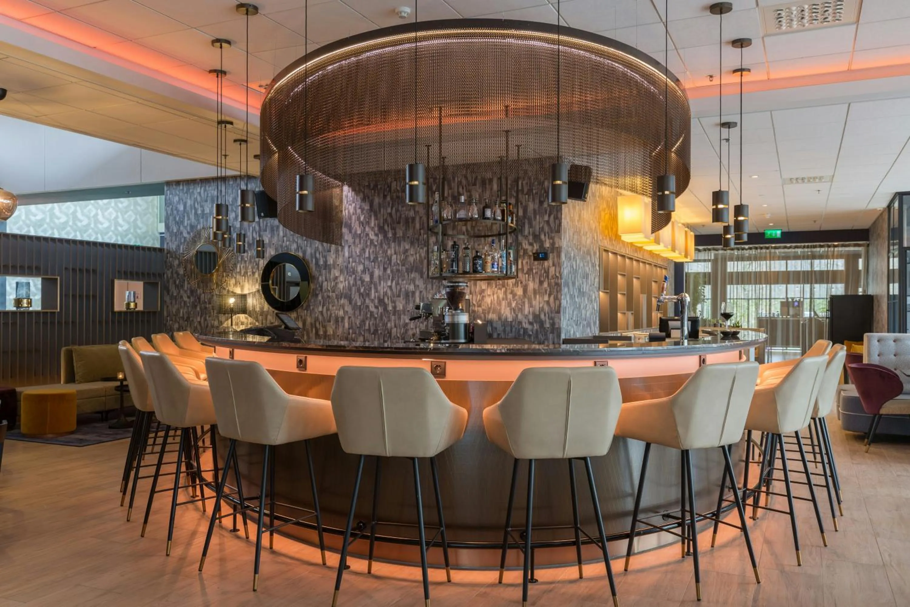 Lounge or bar in Leonardo Royal Hotel Den Haag Promenade