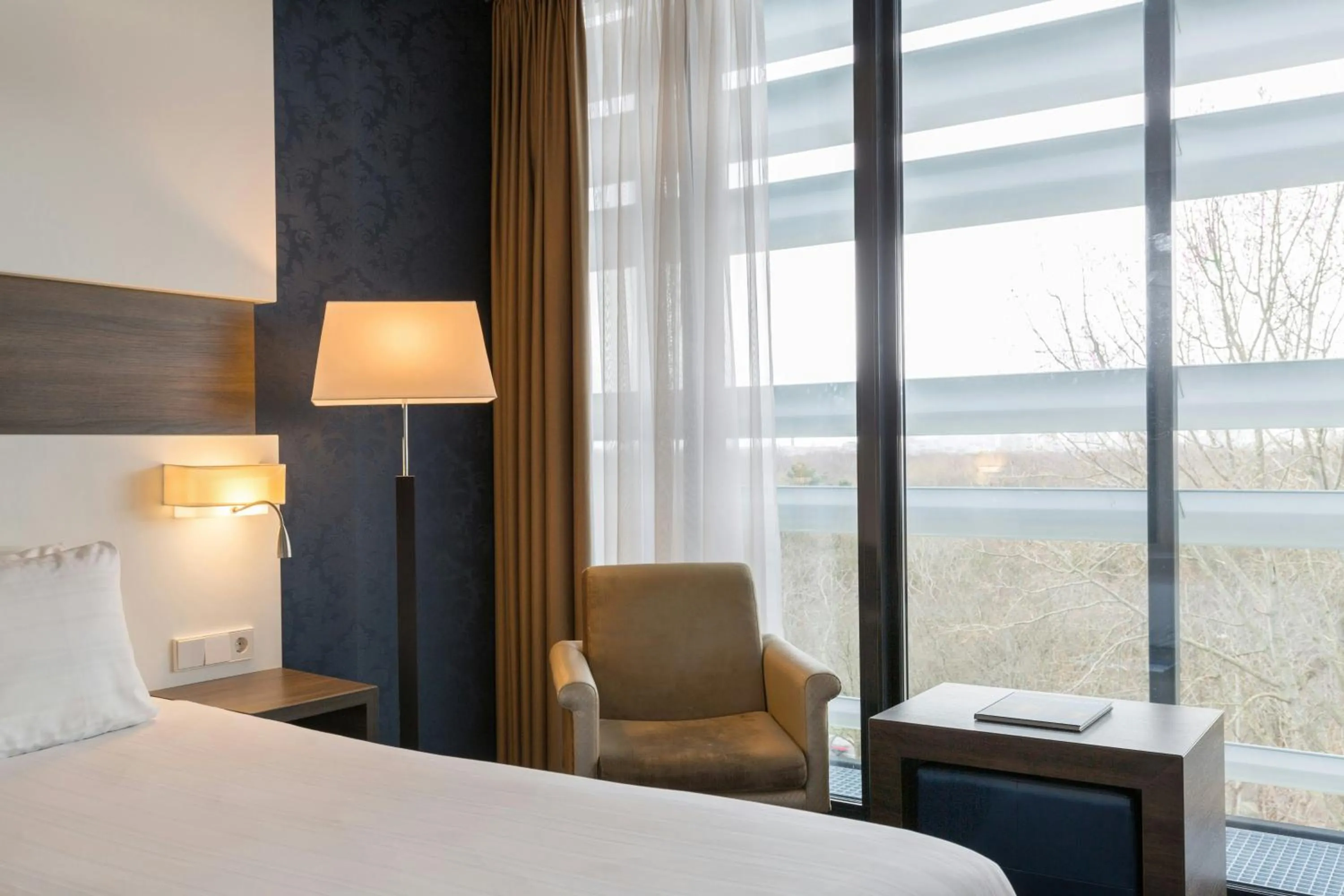 Facade/entrance, Bed in Leonardo Royal Hotel Den Haag Promenade