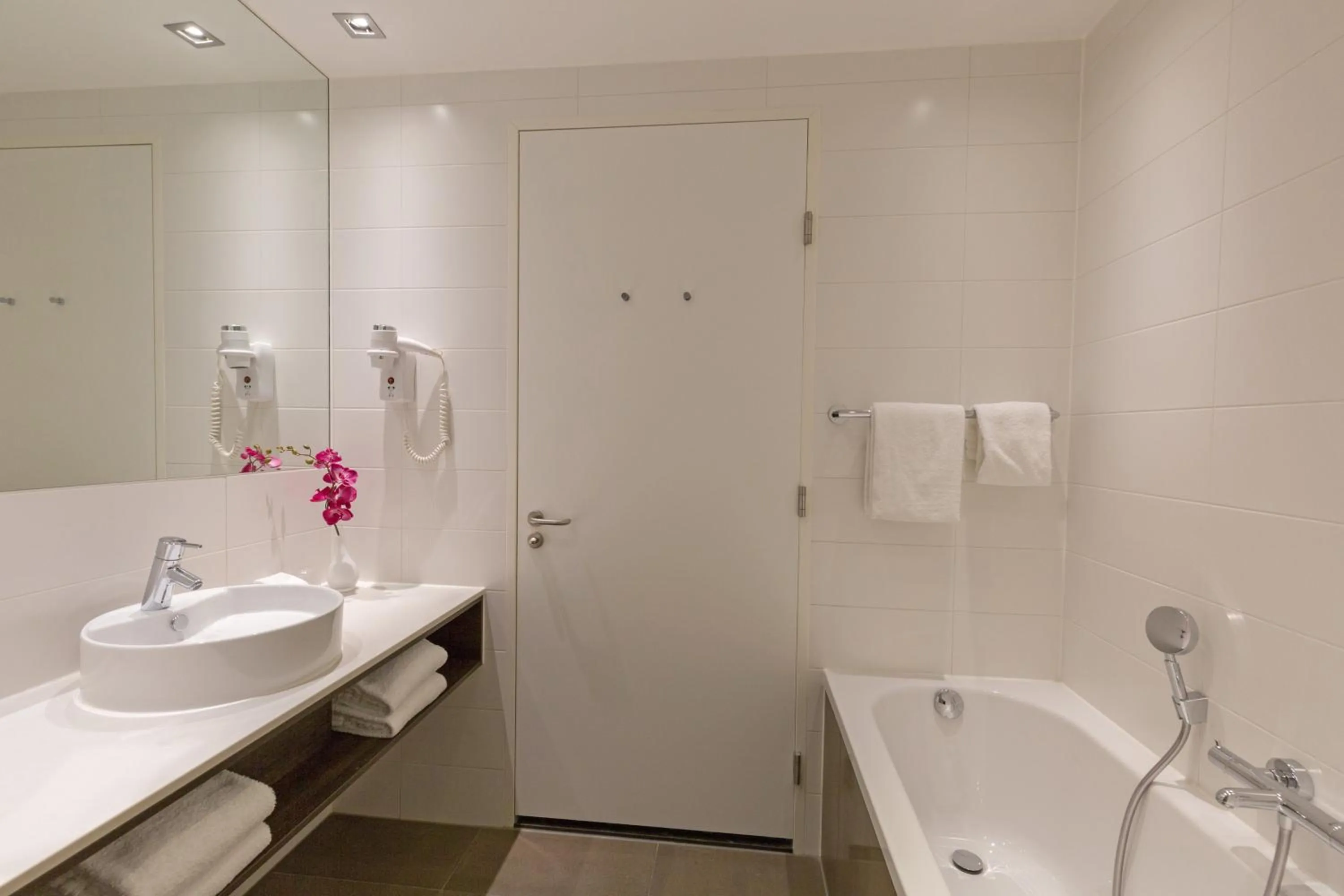 Facade/entrance in Leonardo Royal Hotel Den Haag Promenade