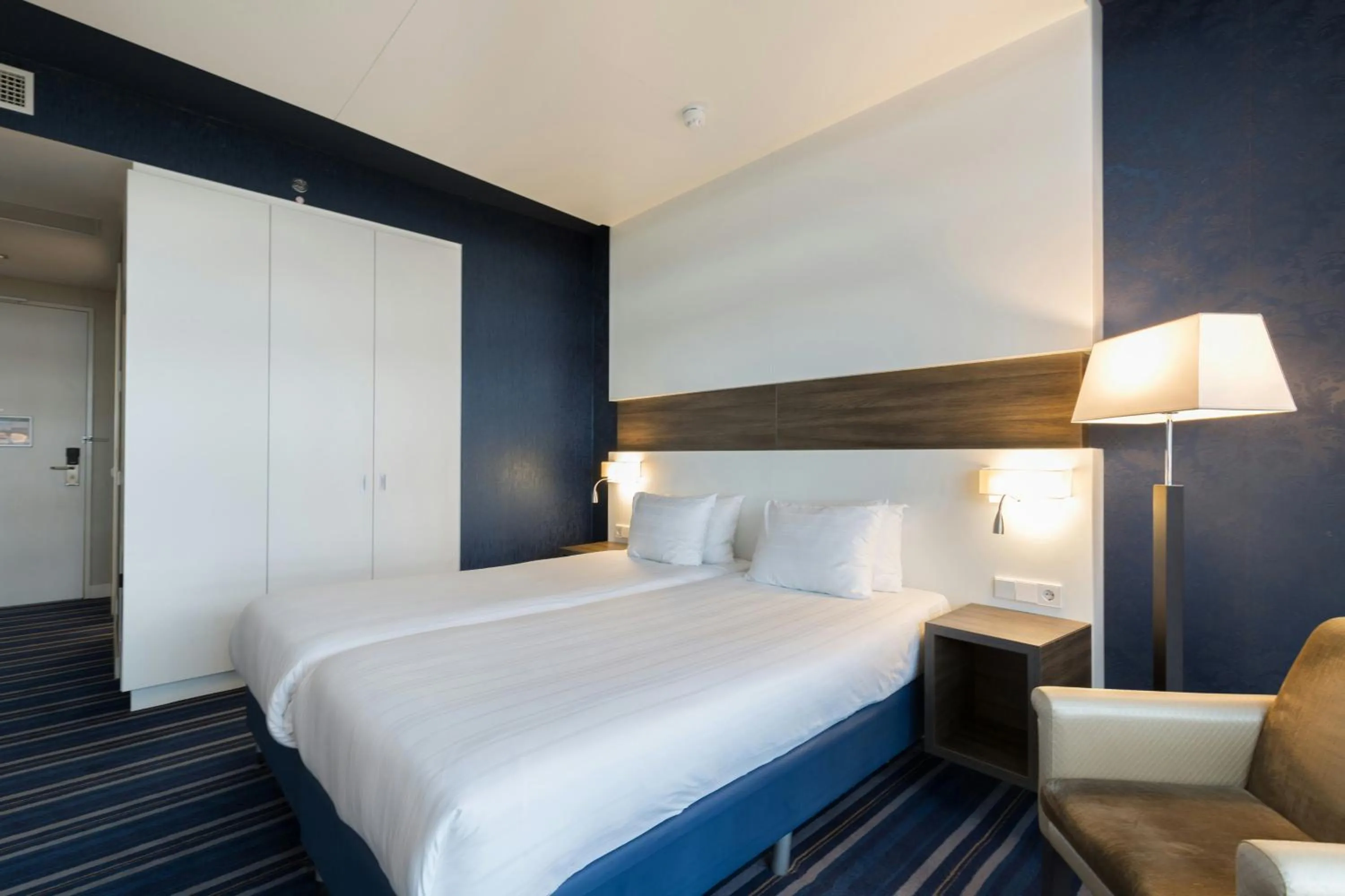 Photo of the whole room, Bed in Leonardo Royal Hotel Den Haag Promenade