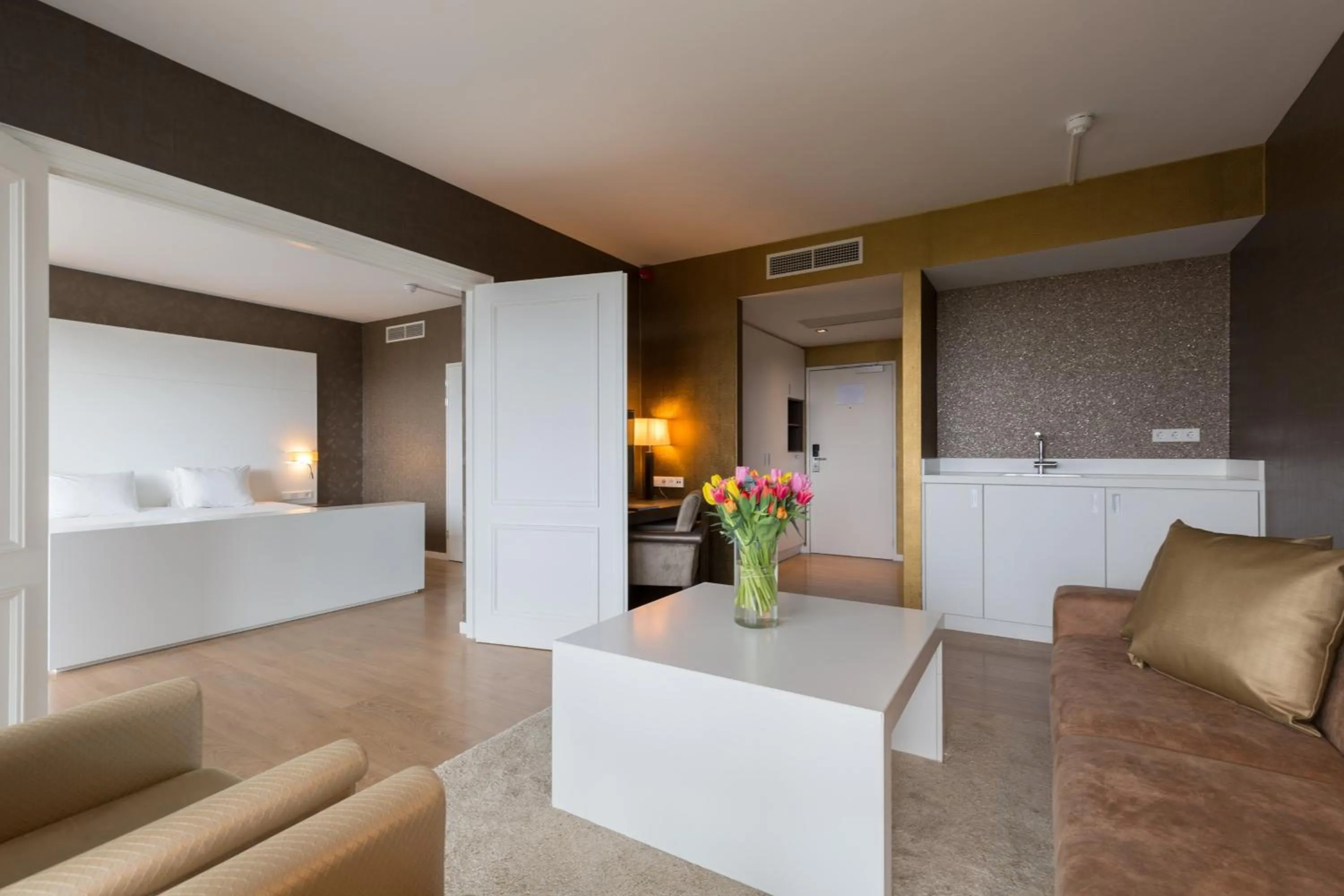 Bedroom in Leonardo Royal Hotel Den Haag Promenade