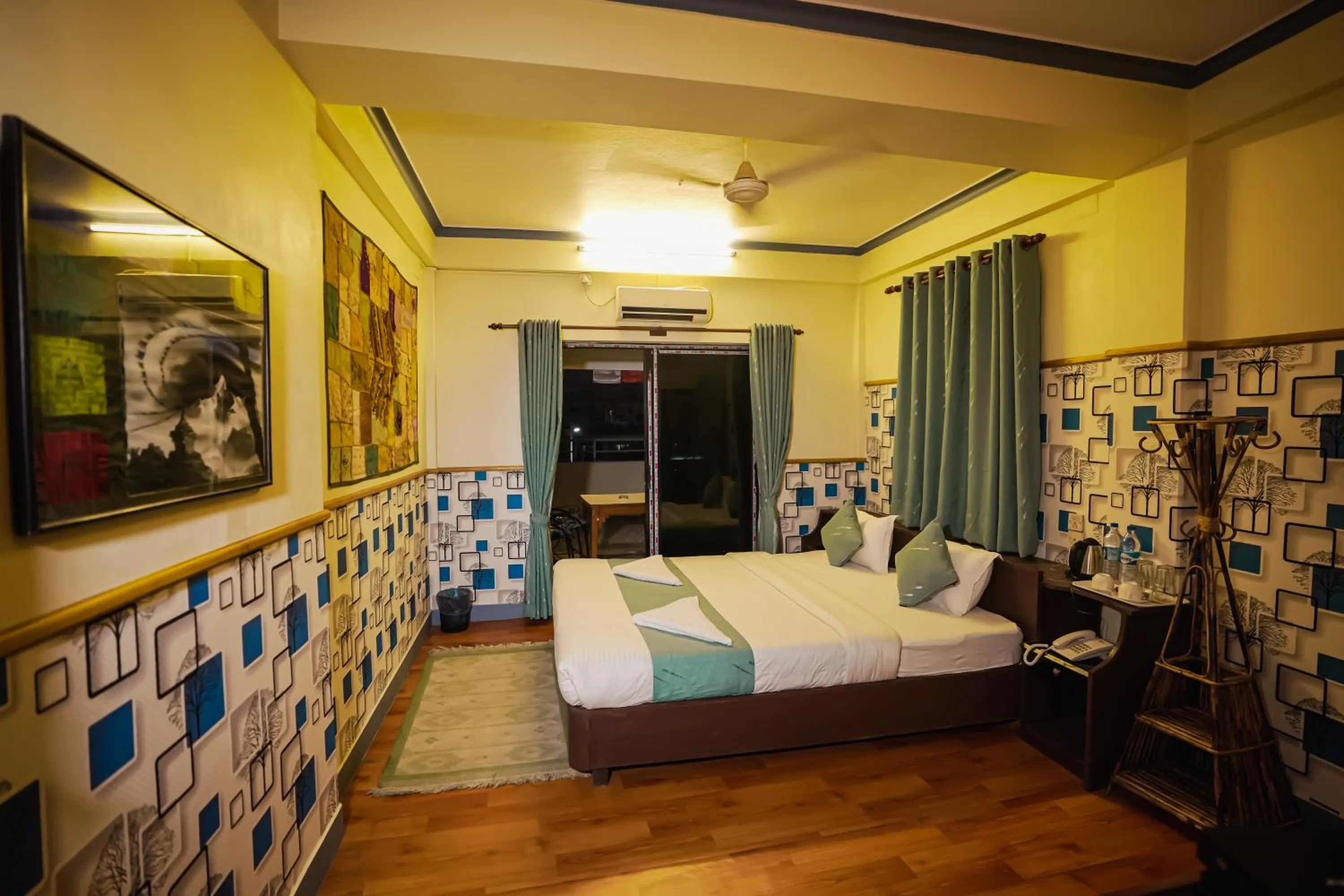 Bed in Himalayan Guest House