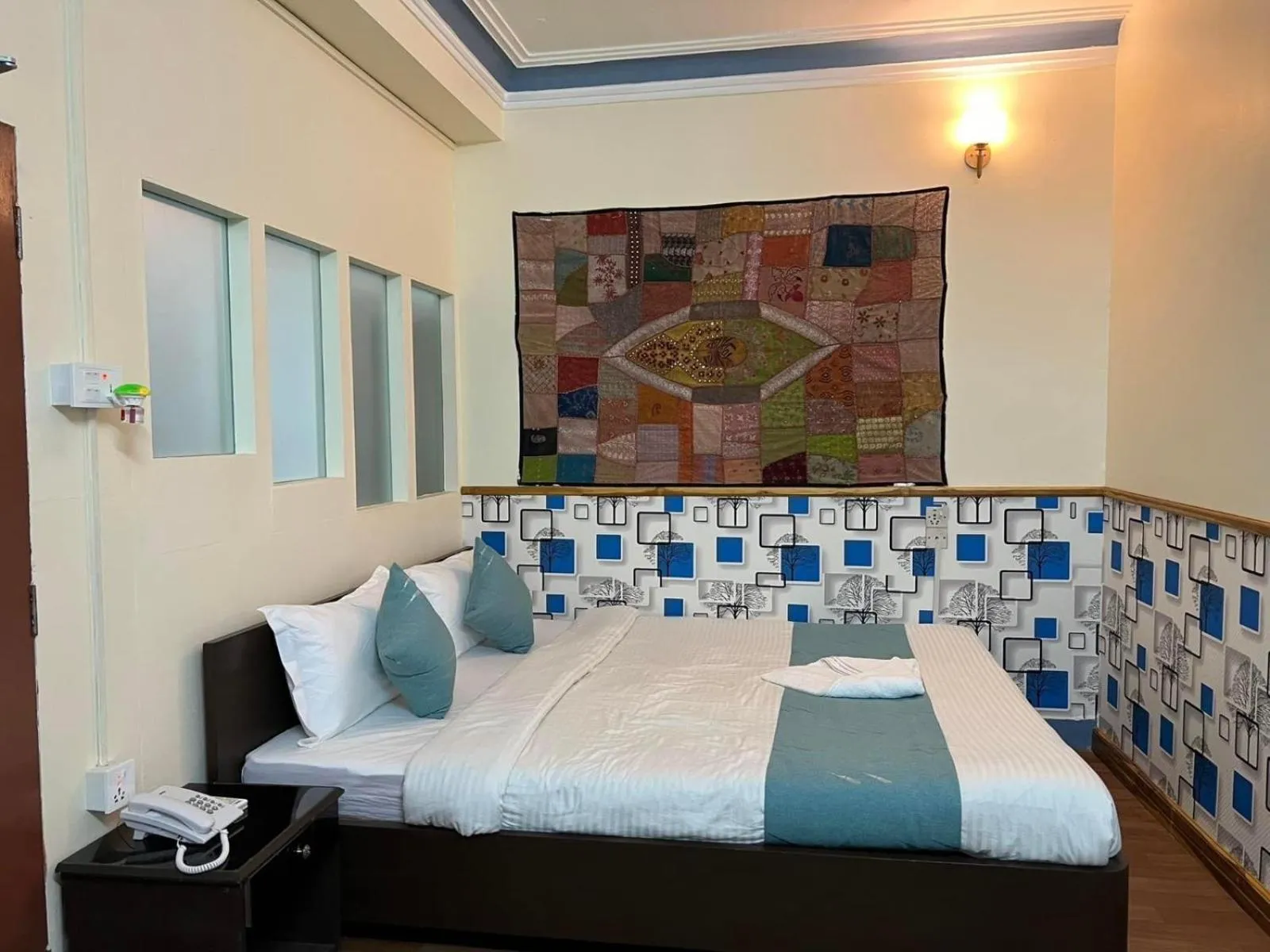 Bed in Himalayan Guest House