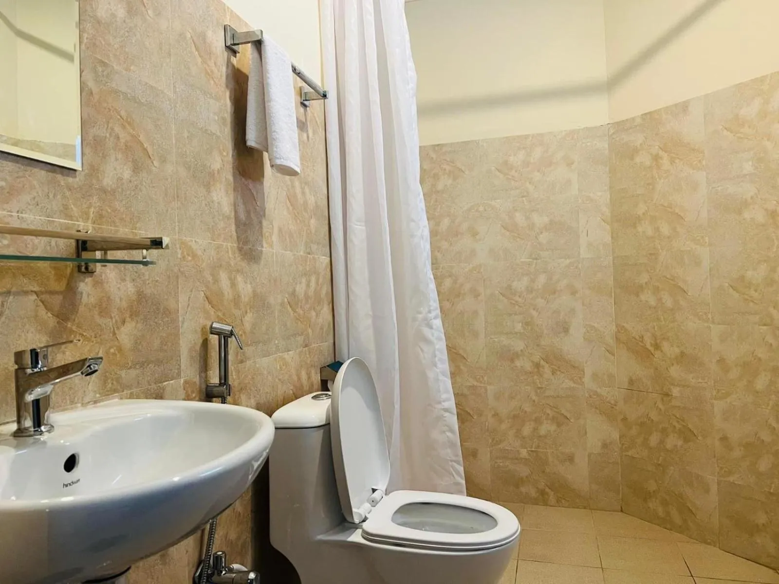 Shower in Himalayan Guest House