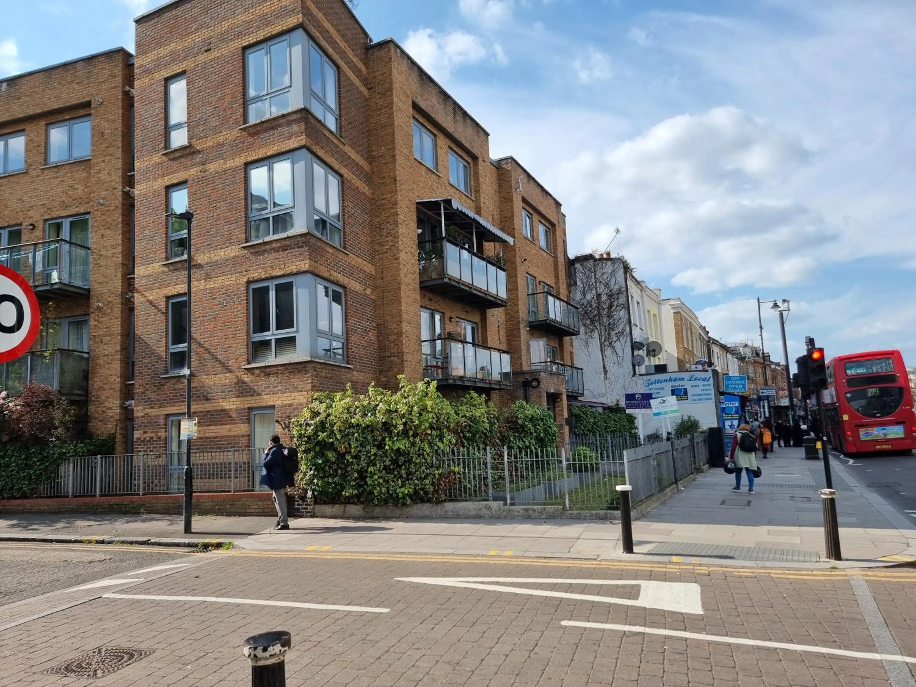 Property building in Tottenham Spur Hideaway