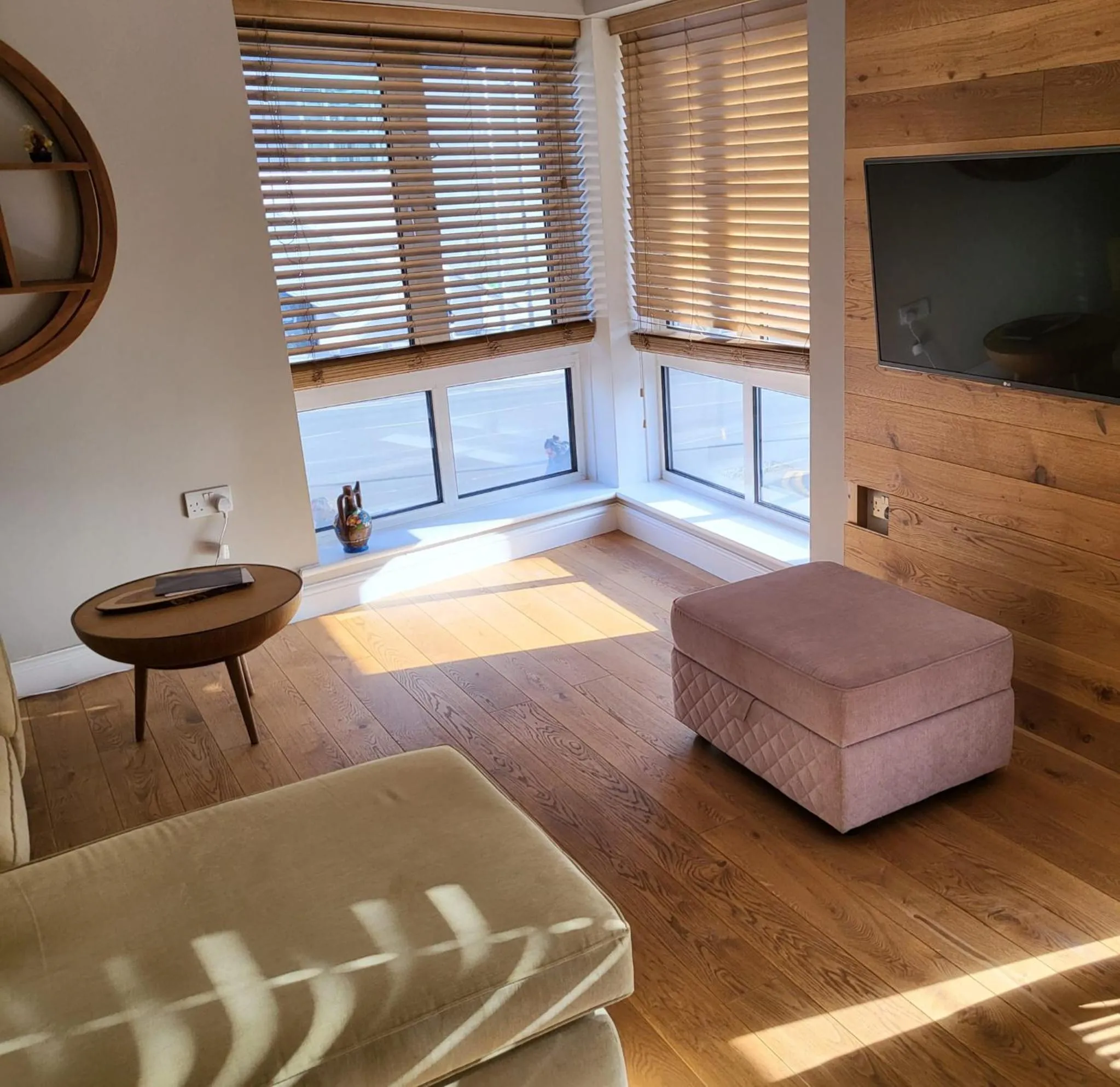 TV and multimedia, Bed in Tottenham Spur Hideaway