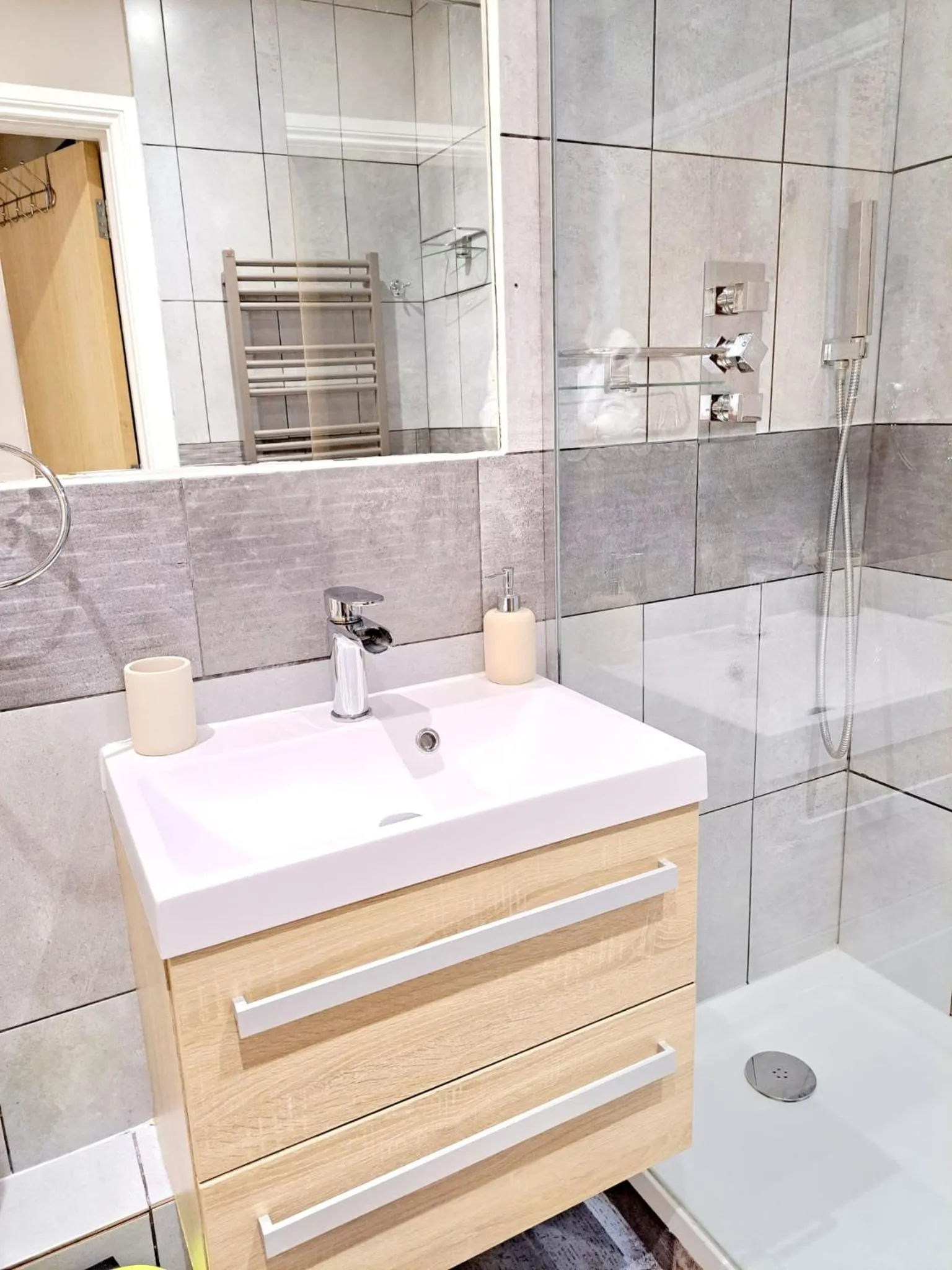 Shower in Tottenham Spur Hideaway