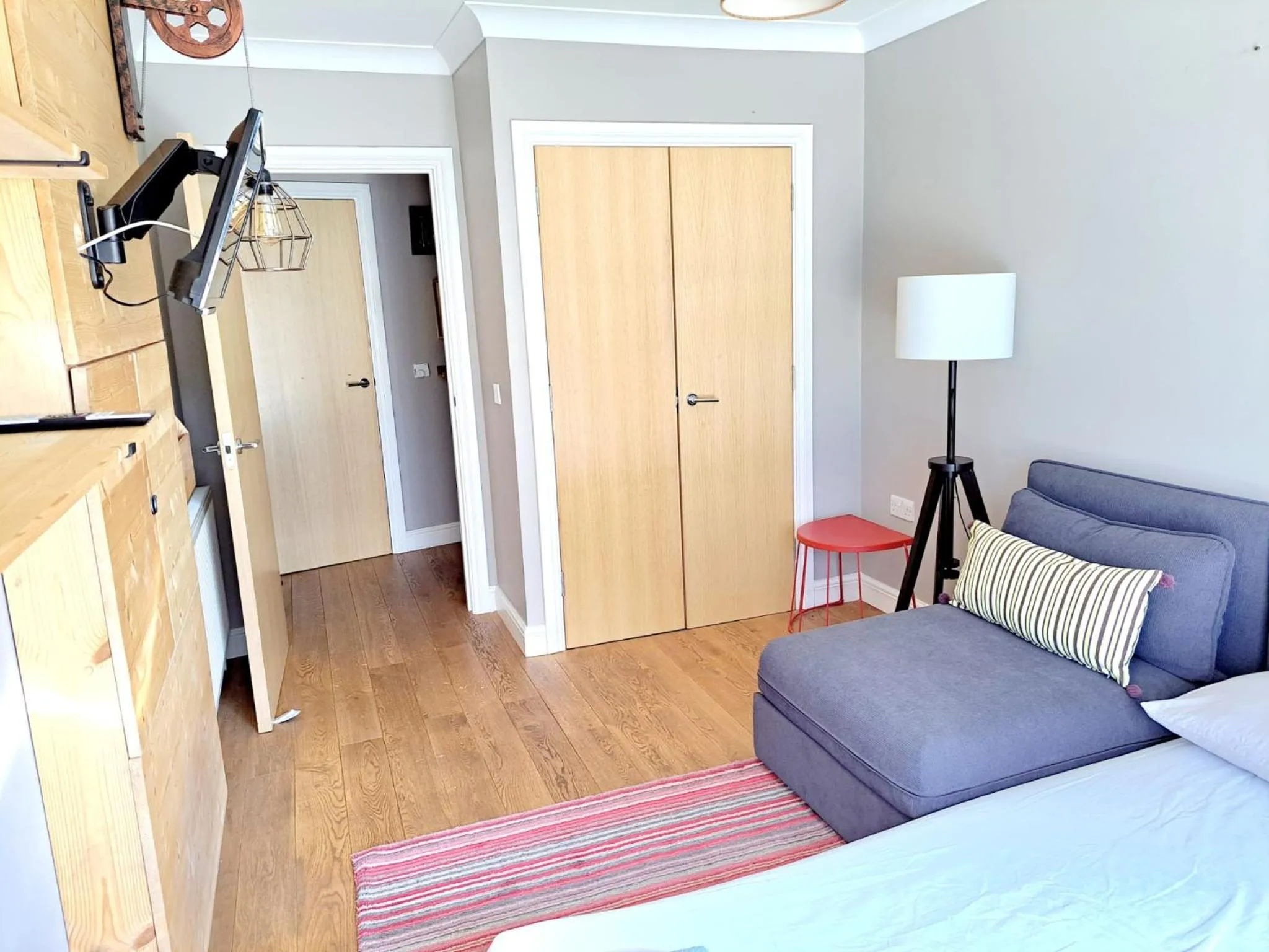 Photo of the whole room, Bed in Tottenham Spur Hideaway