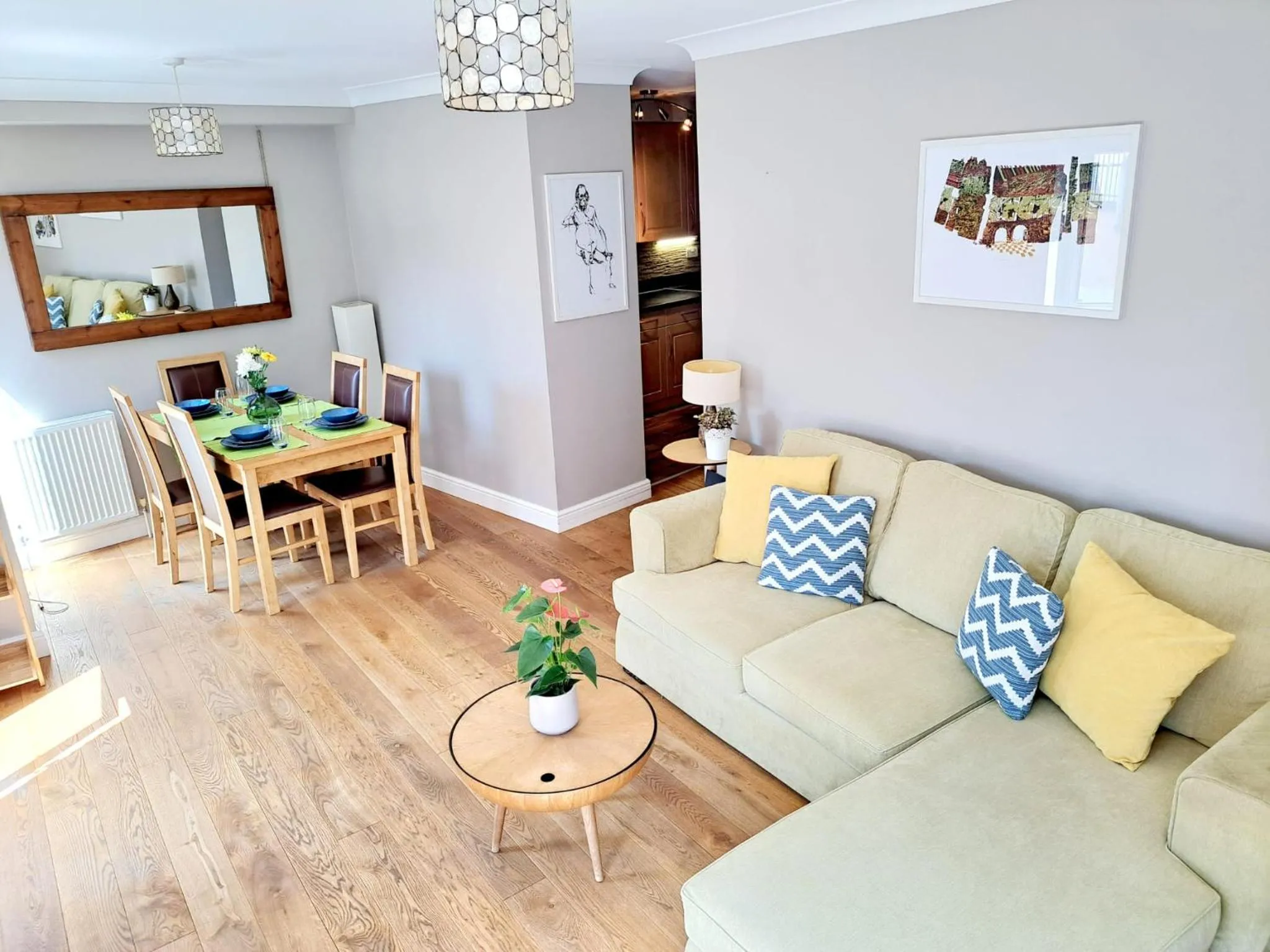Living room in Tottenham Spur Hideaway