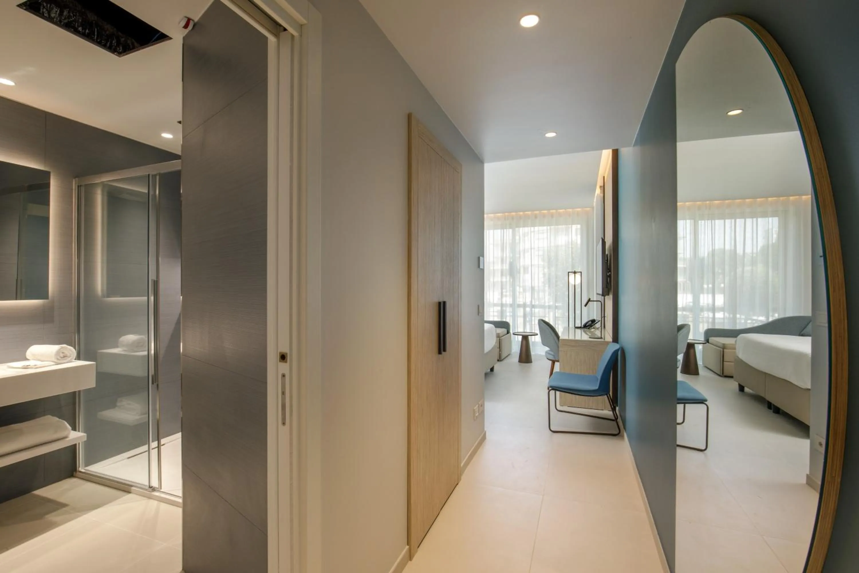 Bathroom, Bed in Ambasciatori Suite Hotel