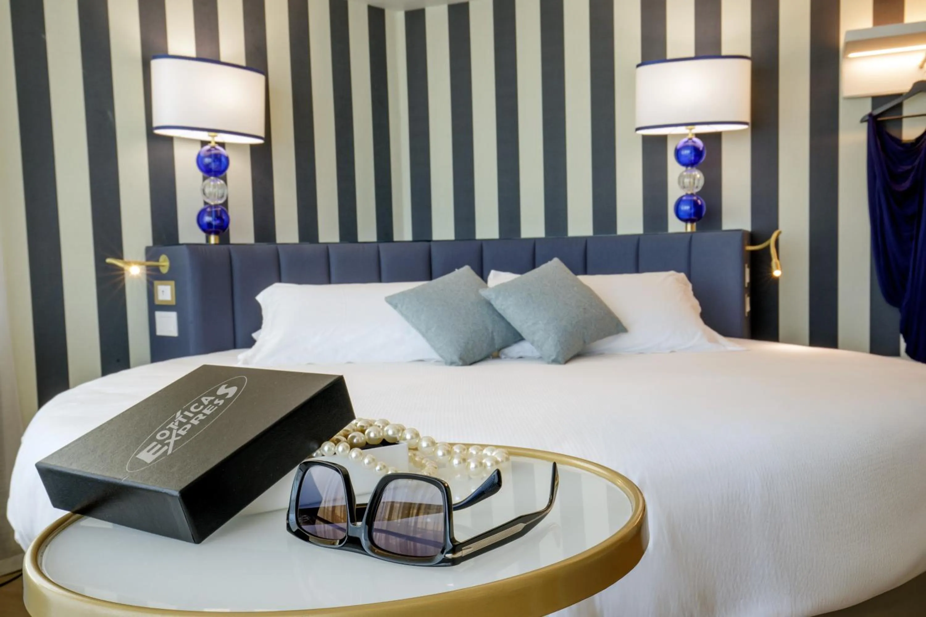 Photo of the whole room, Bed in Ambasciatori Suite Hotel