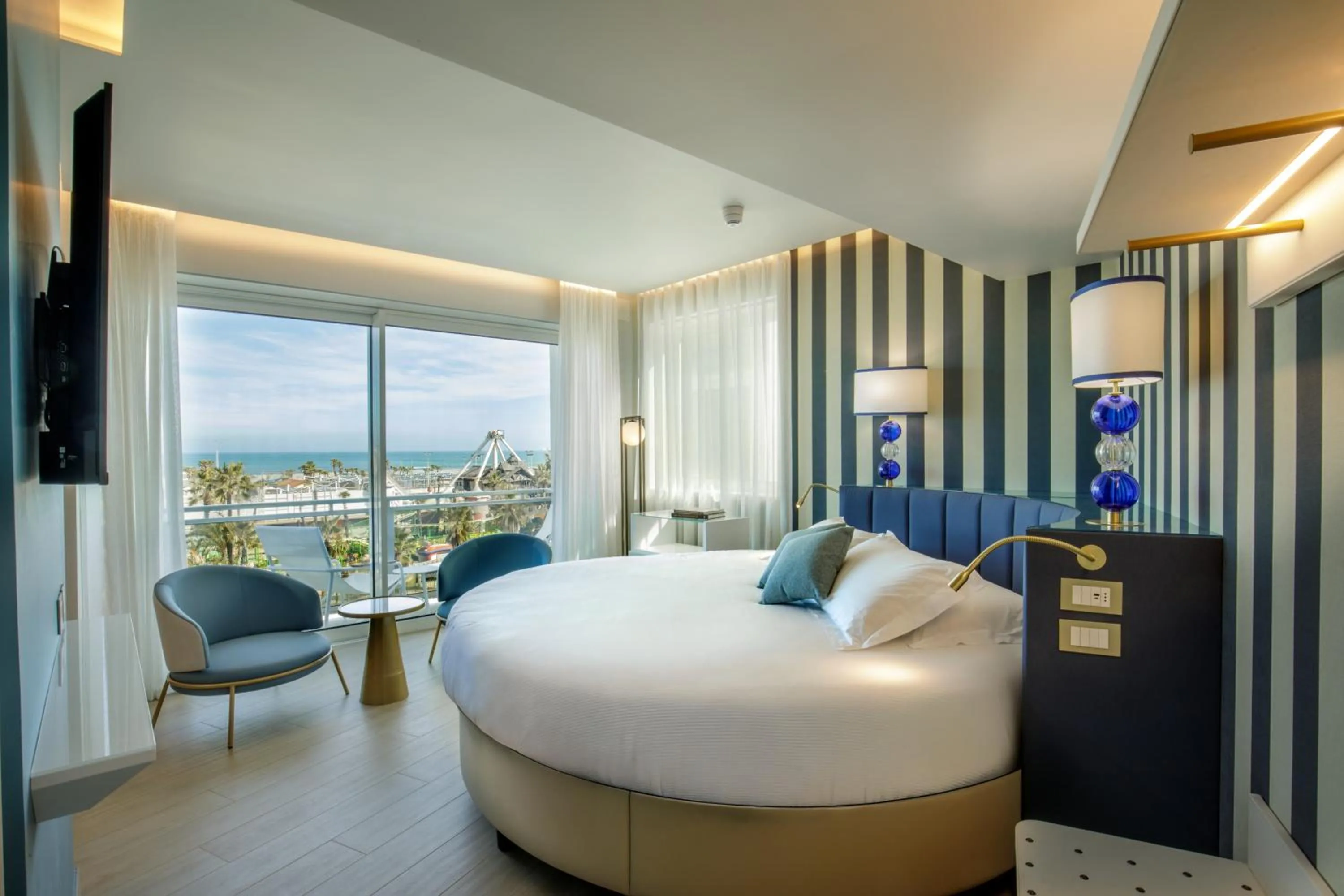 Photo of the whole room, Bed in Ambasciatori Suite Hotel