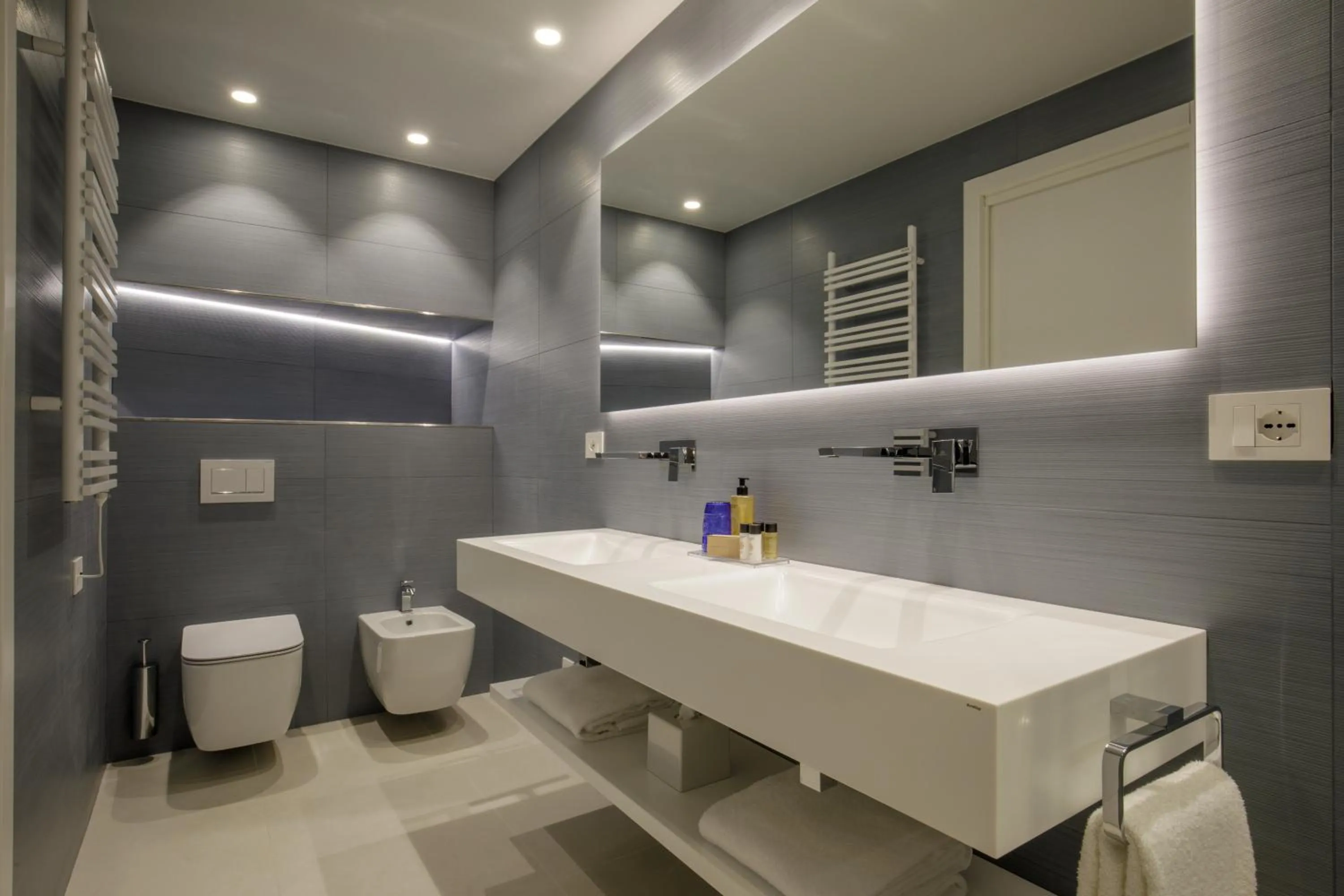 Toilet in Ambasciatori Suite Hotel