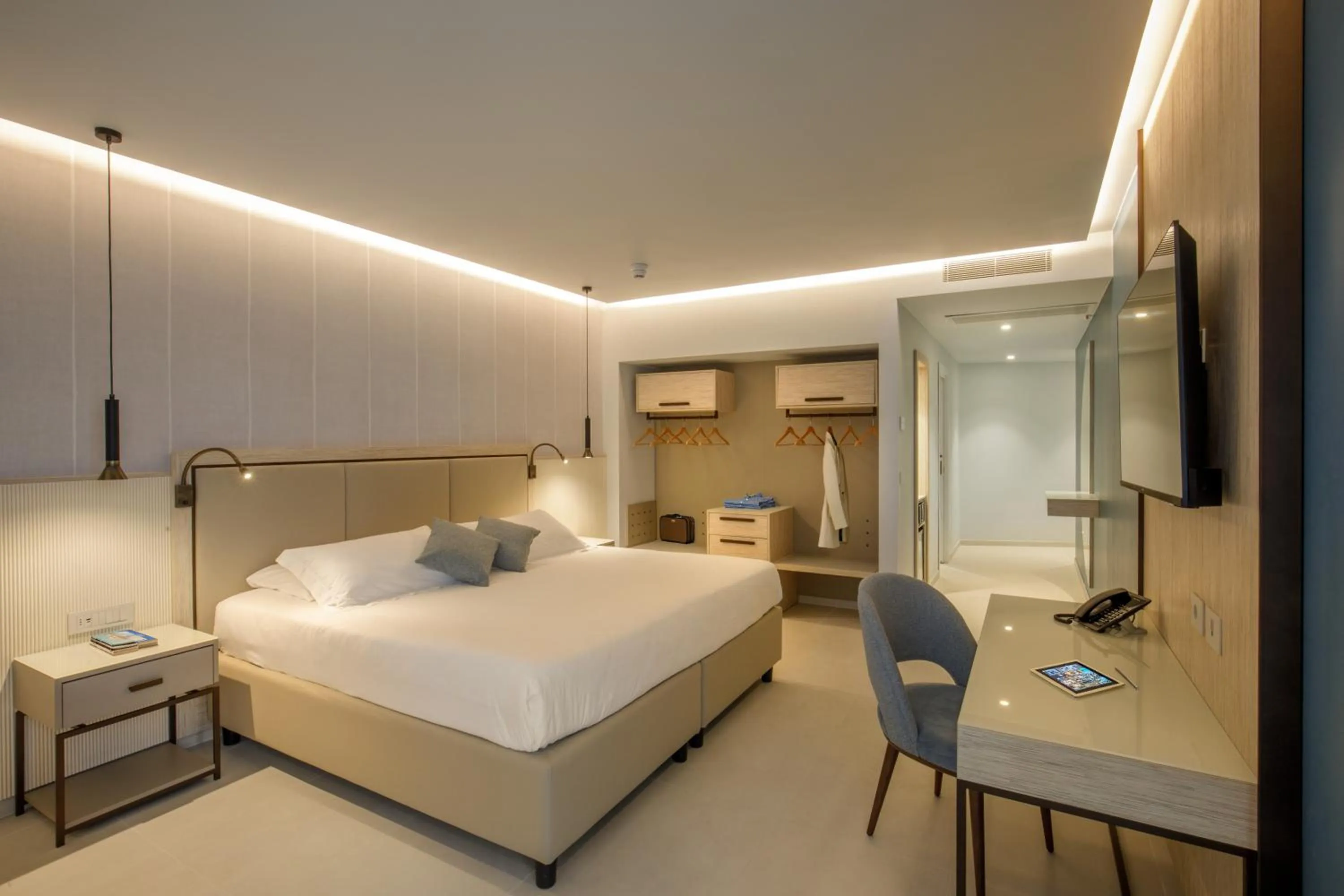 Bed in Ambasciatori Suite Hotel