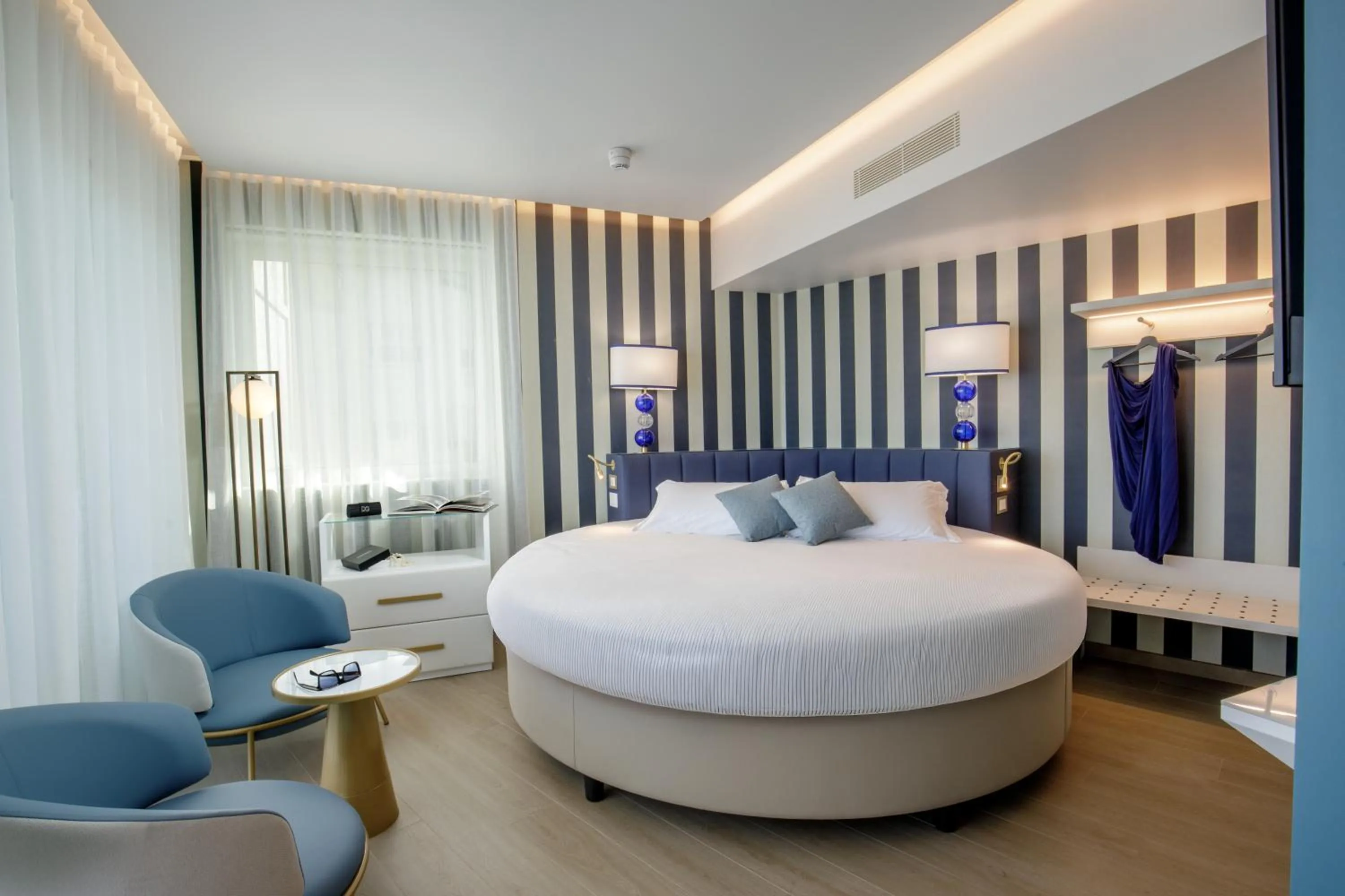 Photo of the whole room, Bed in Ambasciatori Suite Hotel