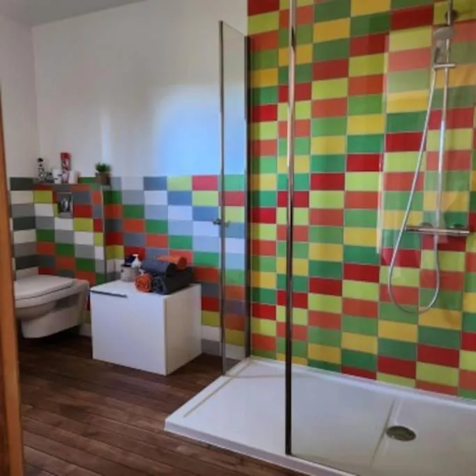 Shower in La chambre d'Aphrodite avec jacuzzi vue mer