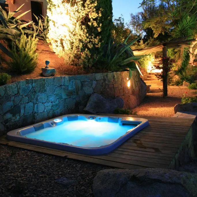 Night in La chambre d'Aphrodite avec jacuzzi vue mer