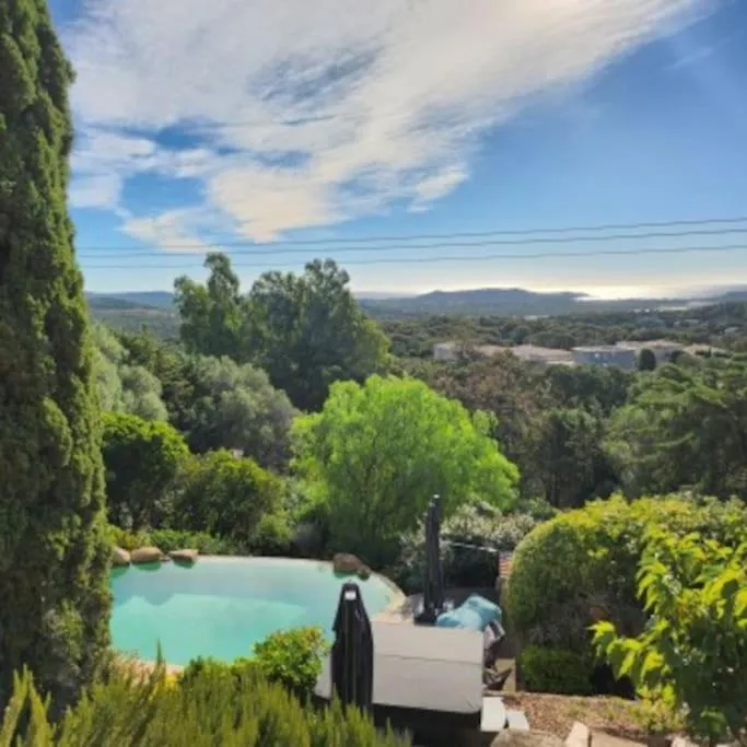 Nearby landmark in La chambre d'Aphrodite avec jacuzzi vue mer