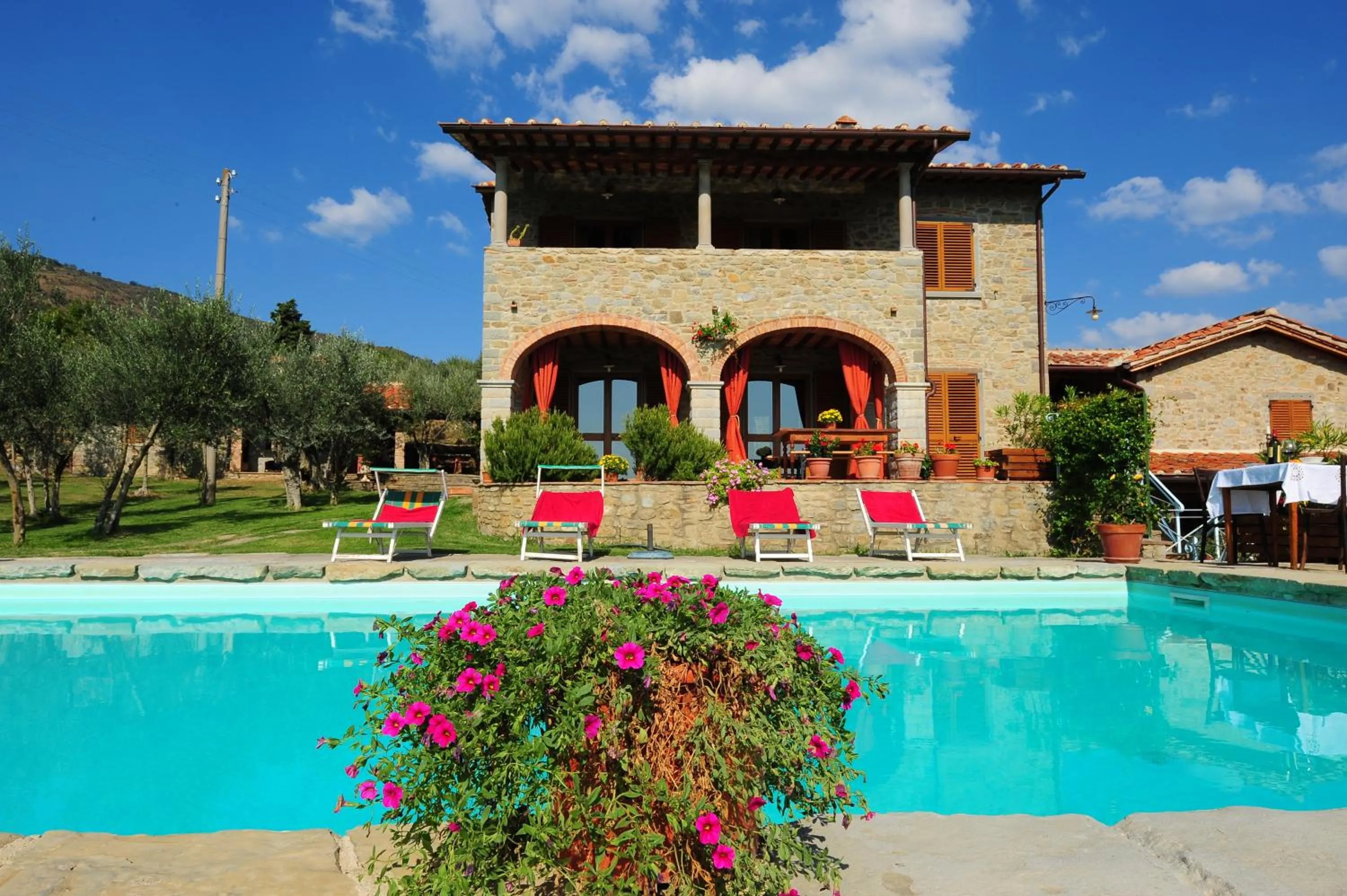 Facade/entrance in Villa Senaia