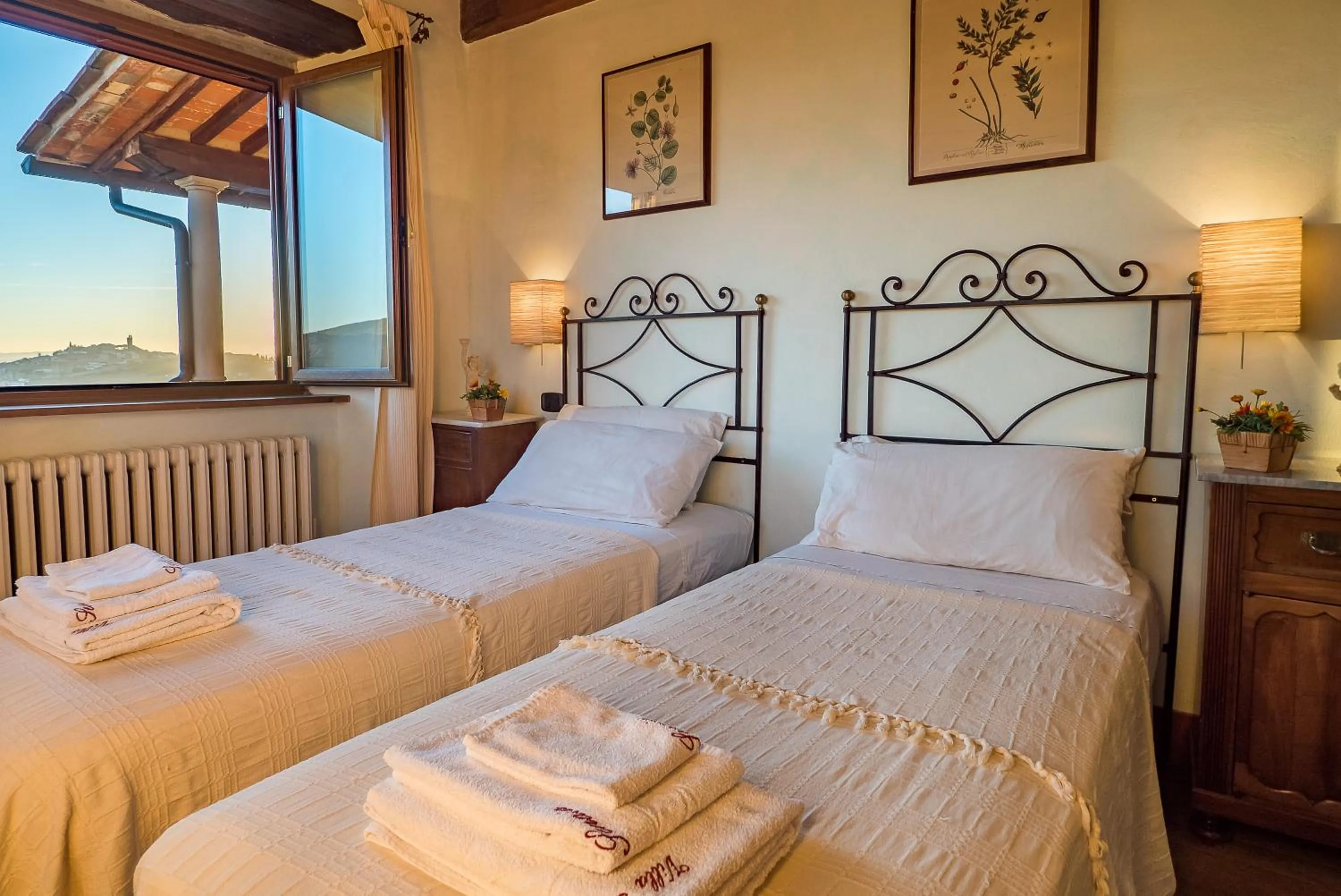 Photo of the whole room, Bed in Villa Senaia