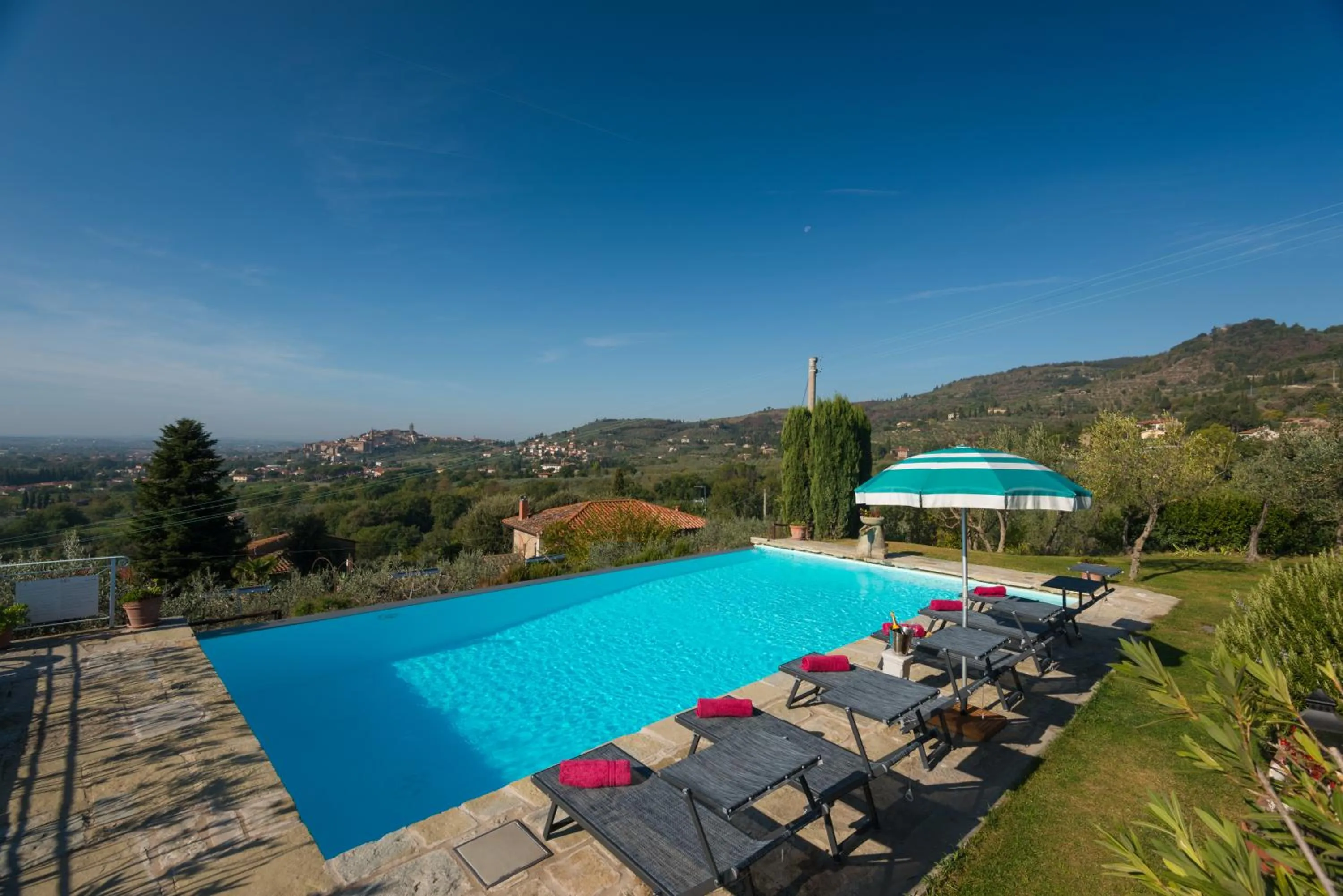 Swimming pool in Villa Senaia