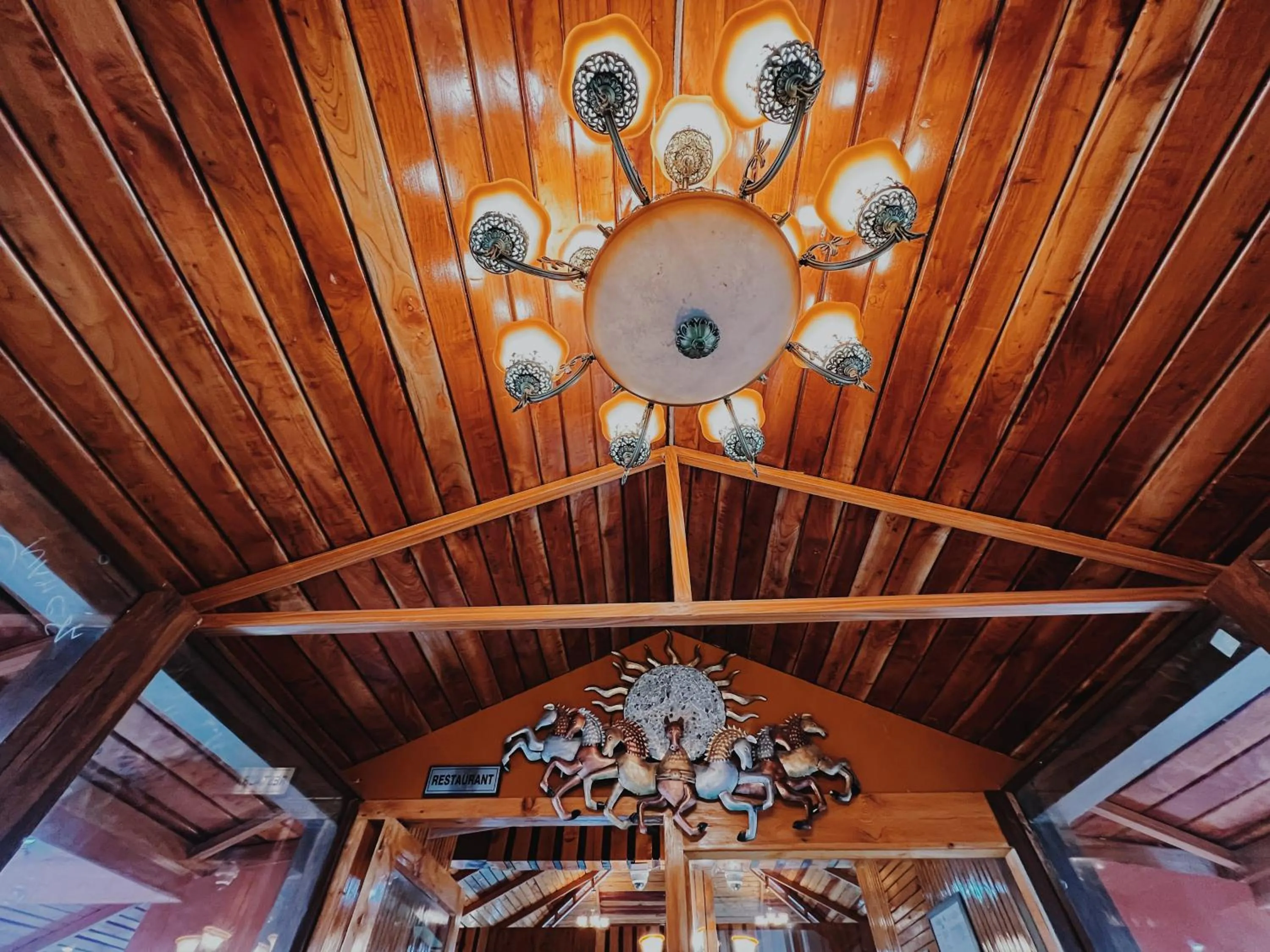 Restaurant/places to eat in Appas Hotel