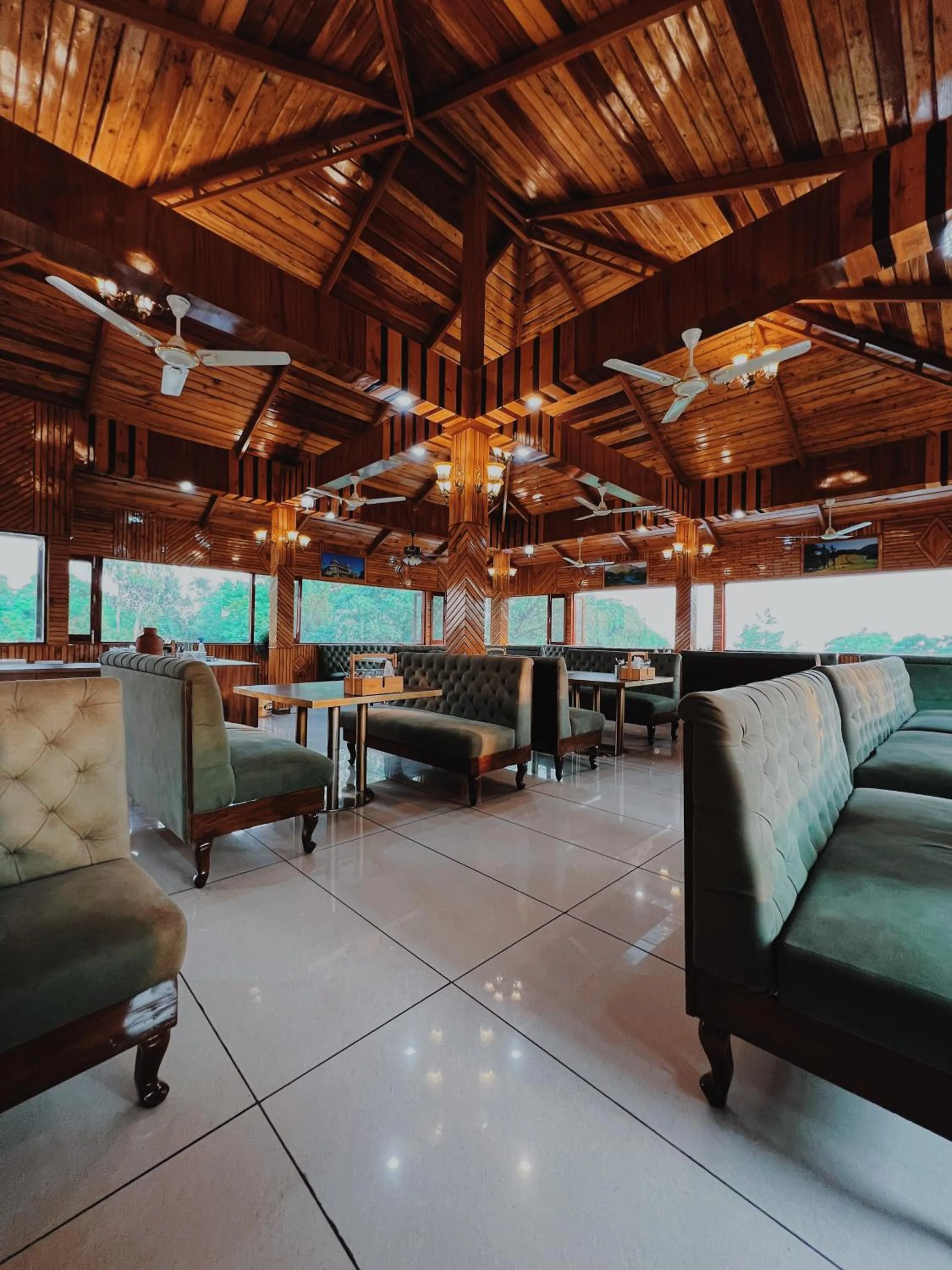 Restaurant/places to eat in Appas Hotel