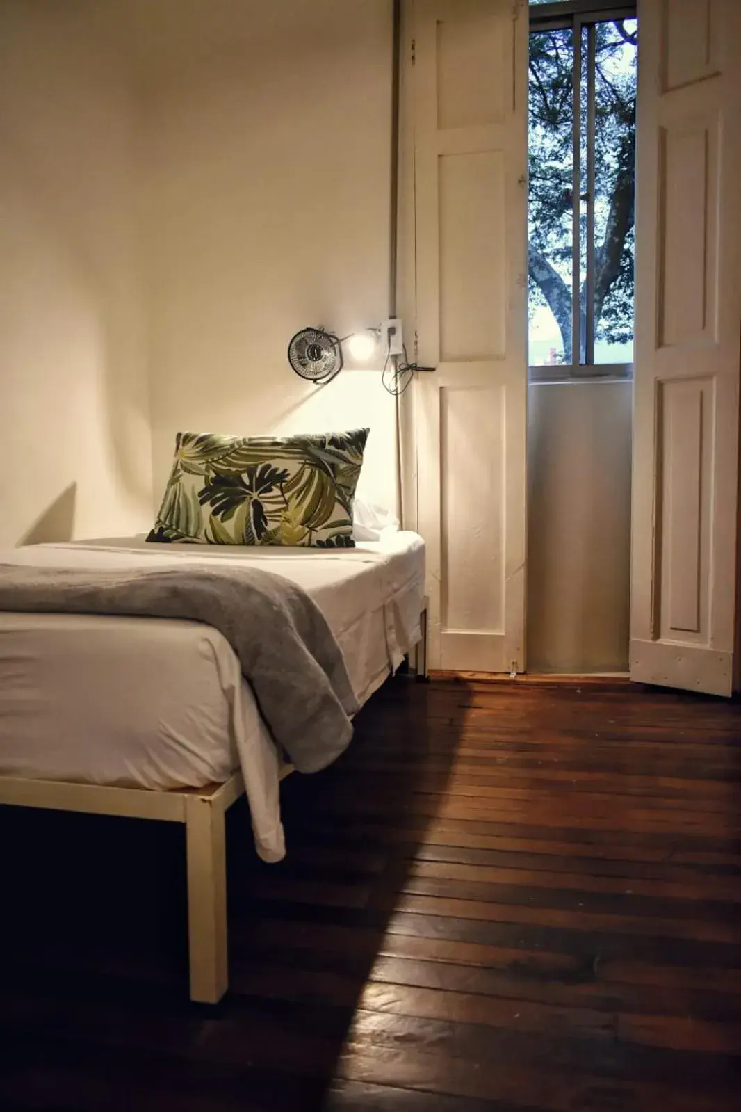 Basic Triple Room in Cordova Hostel Medellin Basic Triple Room in Cordova Hostel Medellin